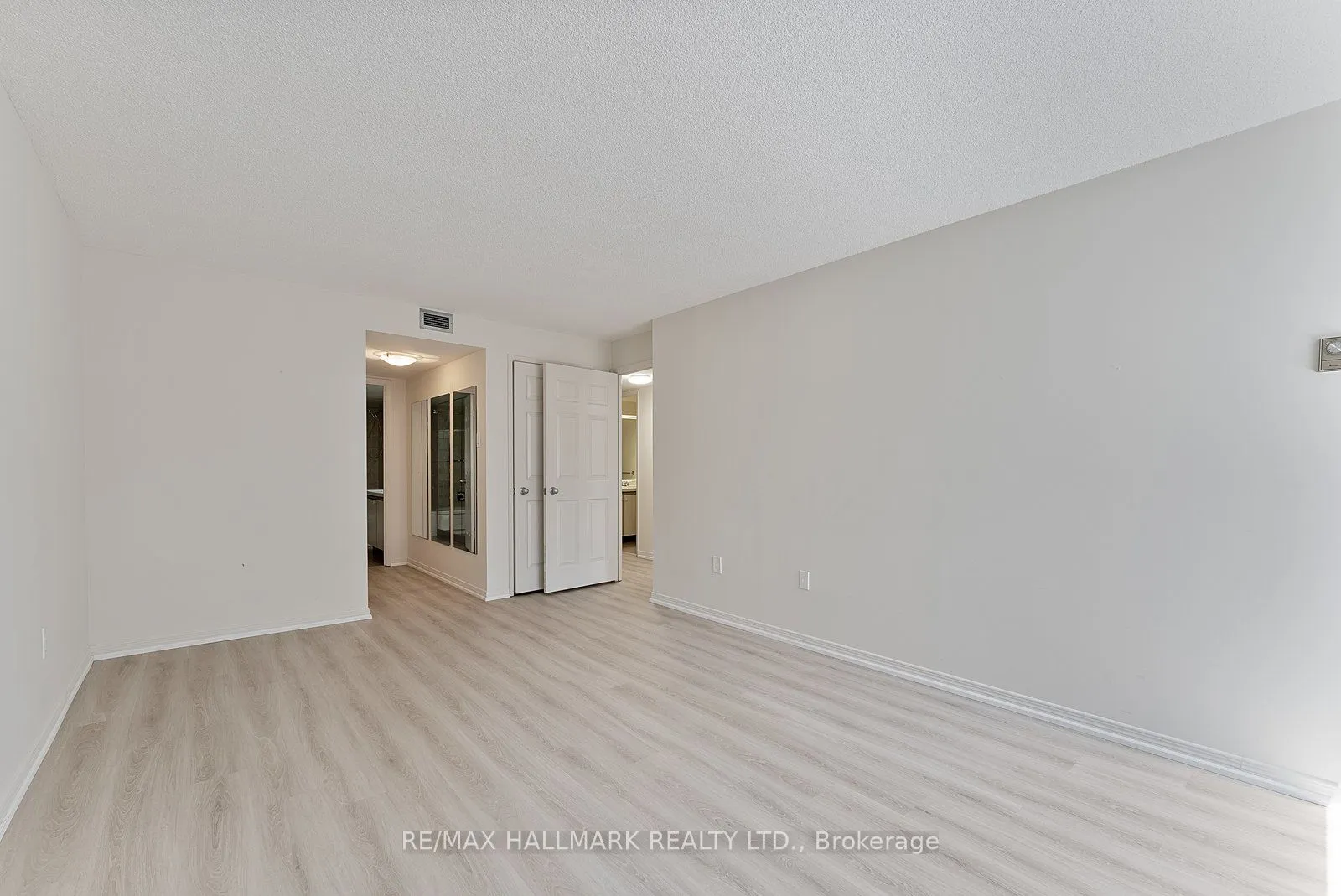 360 Bloor Street E, #1107