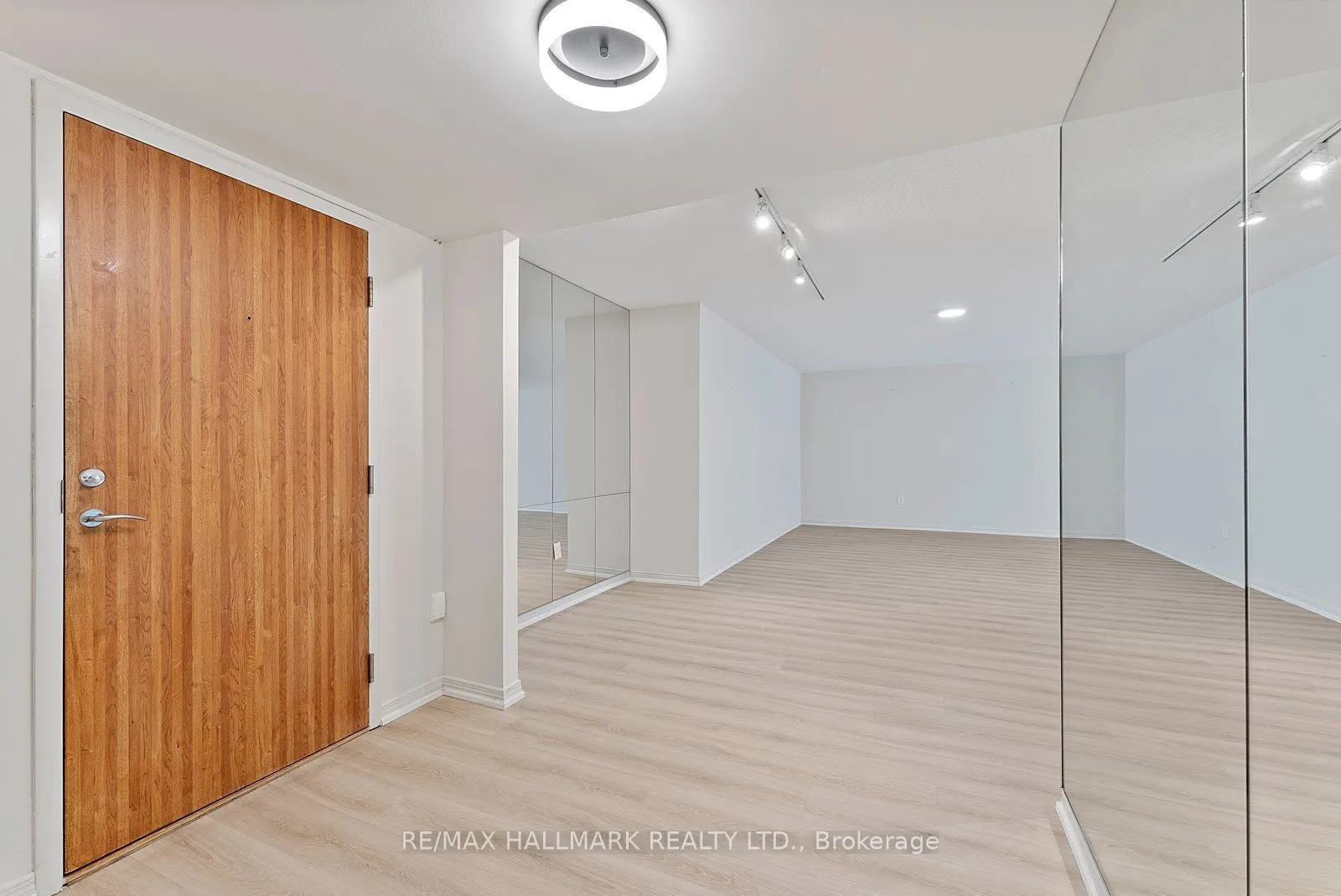 360 Bloor Street E, #1107