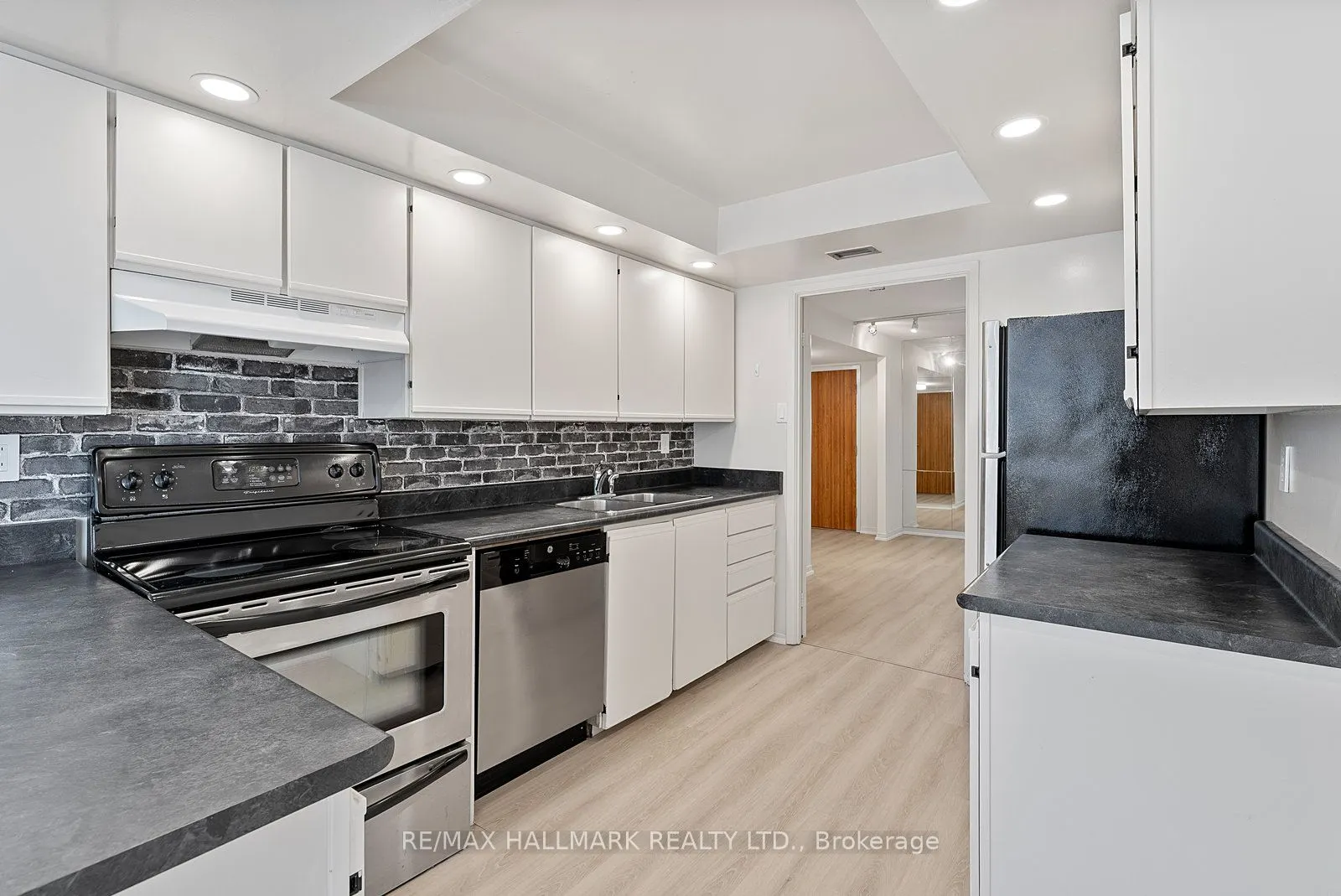 360 Bloor Street E, #1107