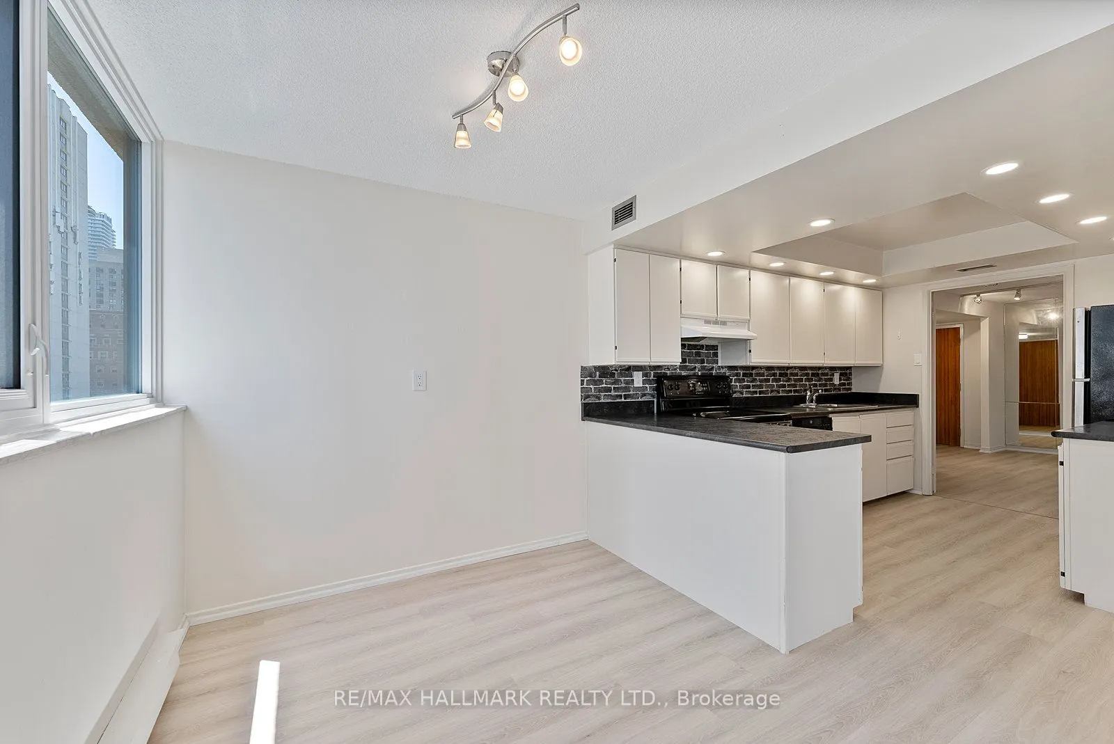 360 Bloor Street E, #1107