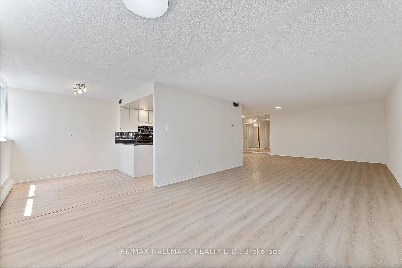 360 Bloor Street E, #1107
