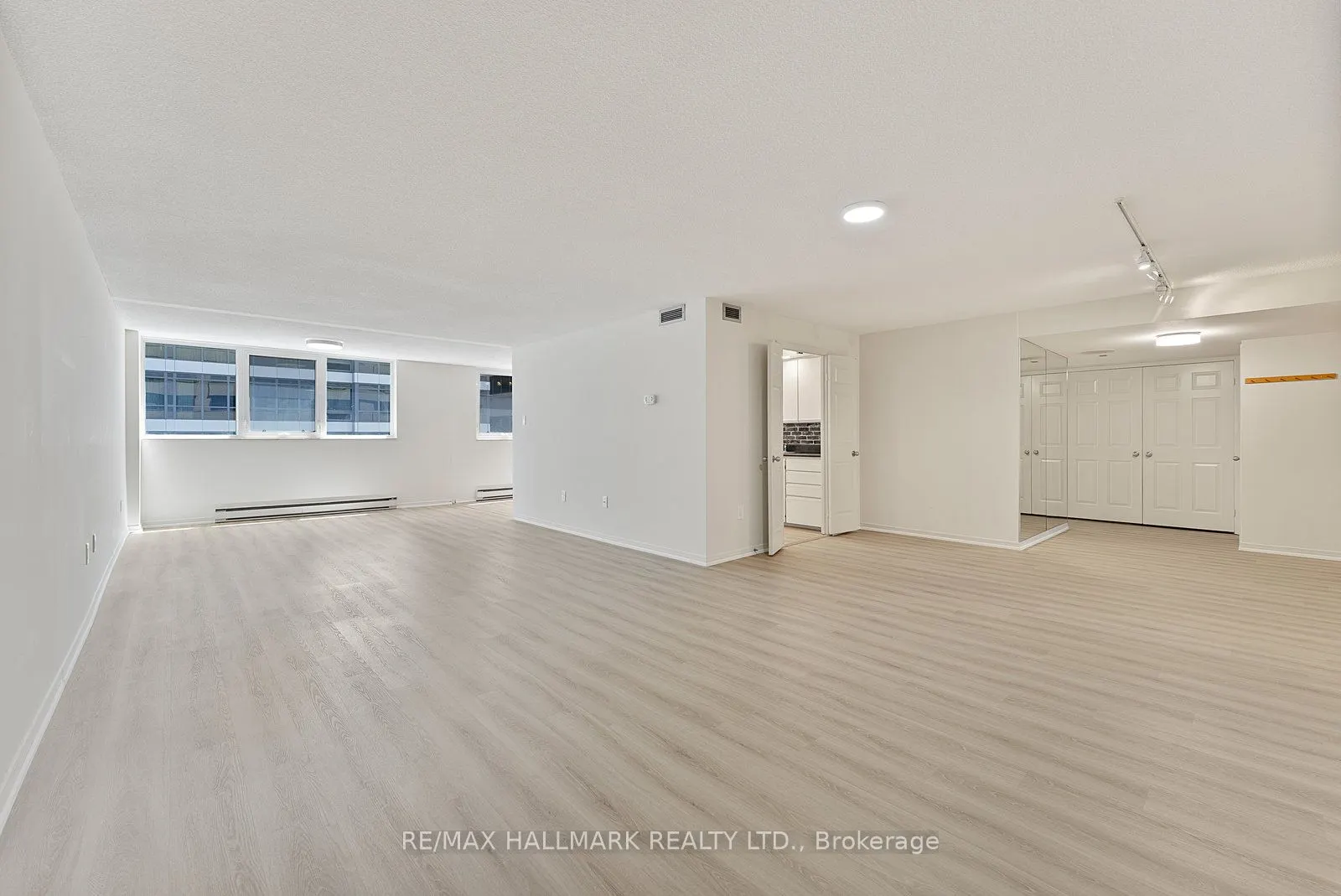 360 Bloor Street E, #1107