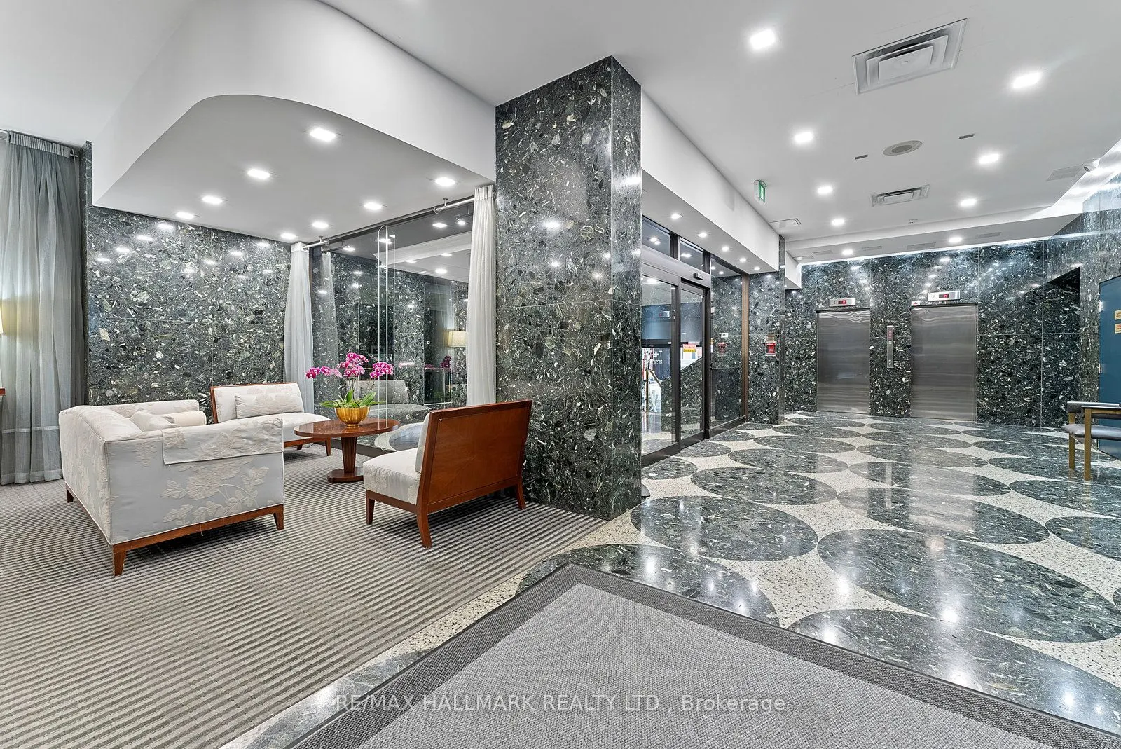 360 Bloor Street E, #1107