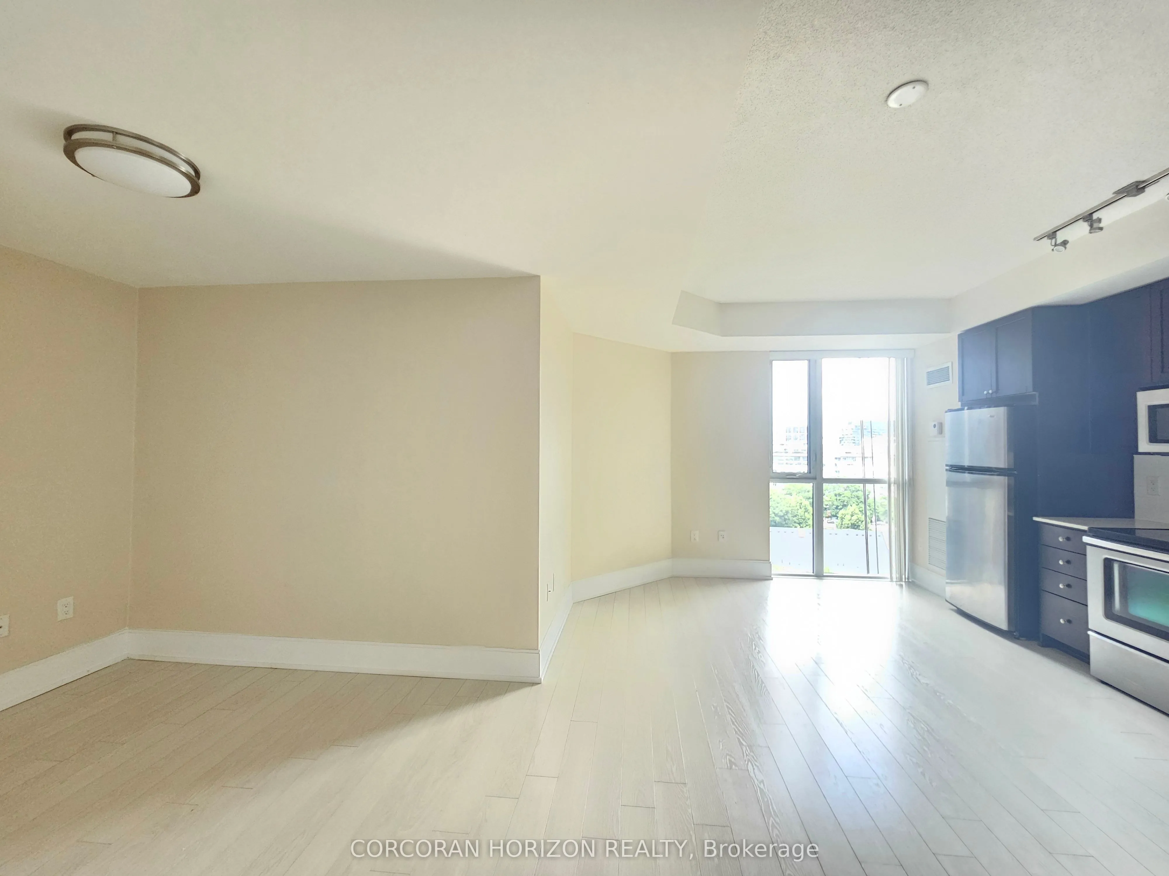 560 Front Street W, #1027