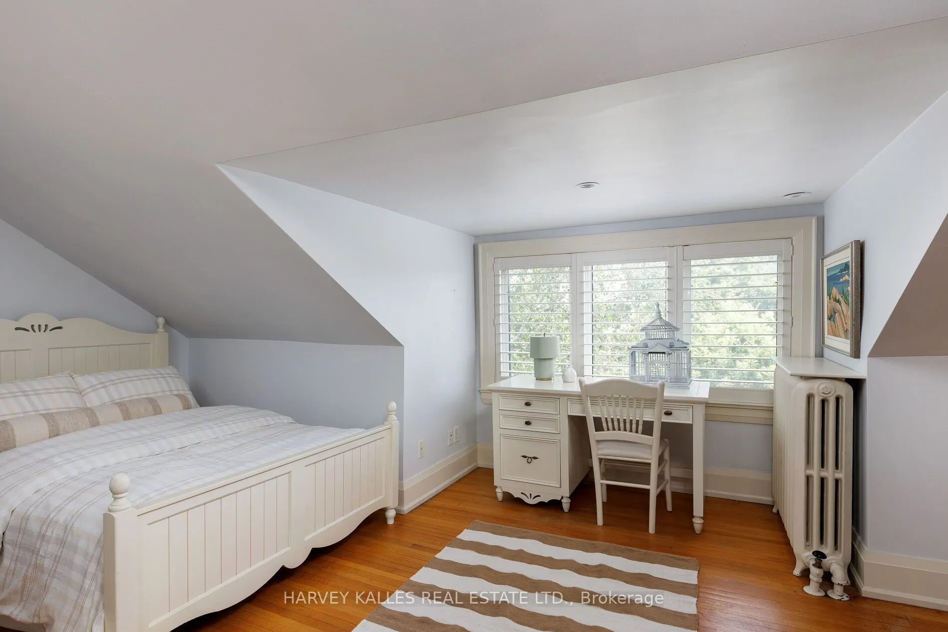 8 Edgewood Crescent