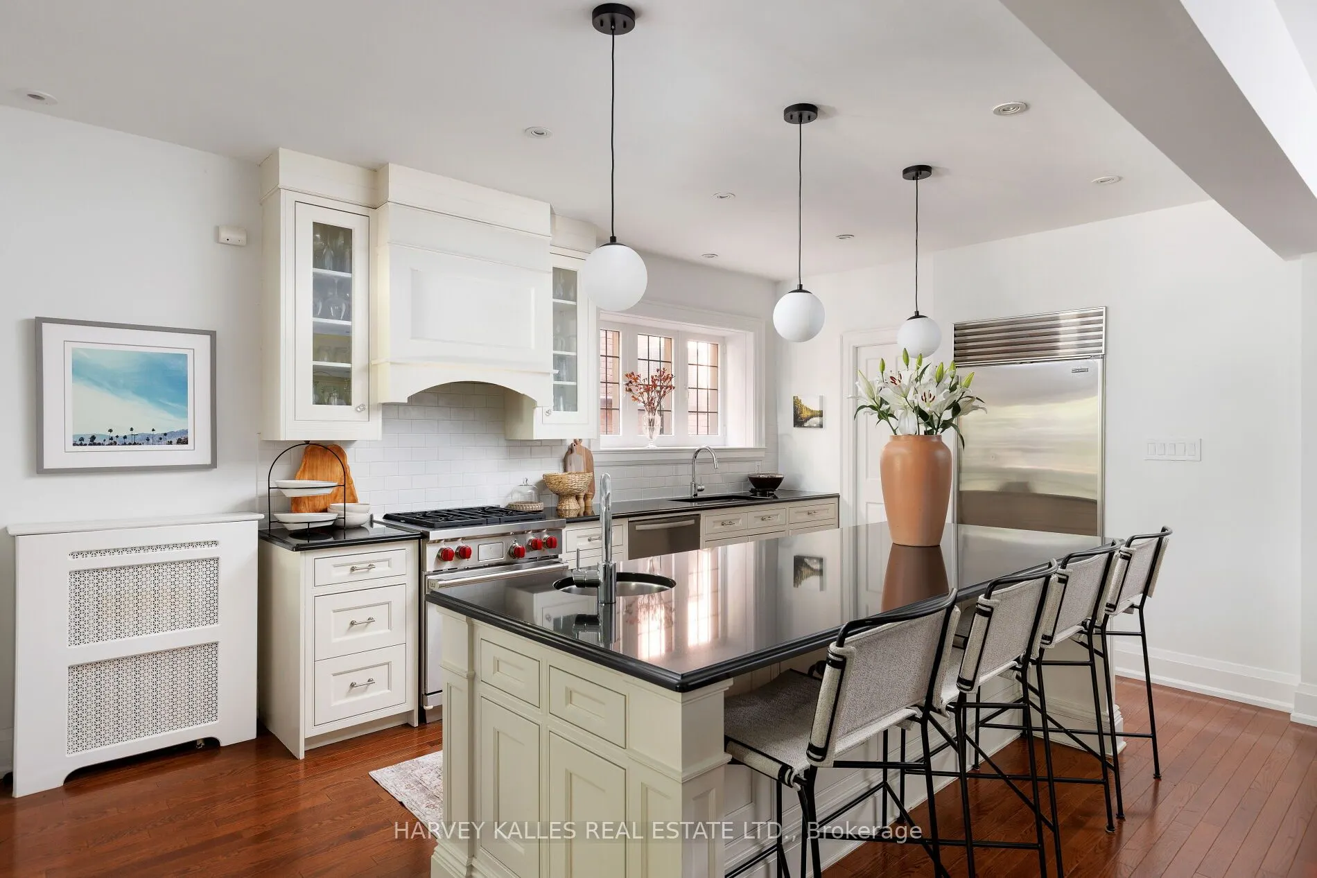 8 Edgewood Crescent