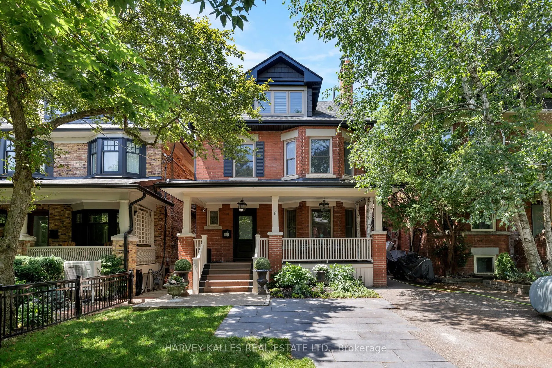 8 Edgewood Crescent