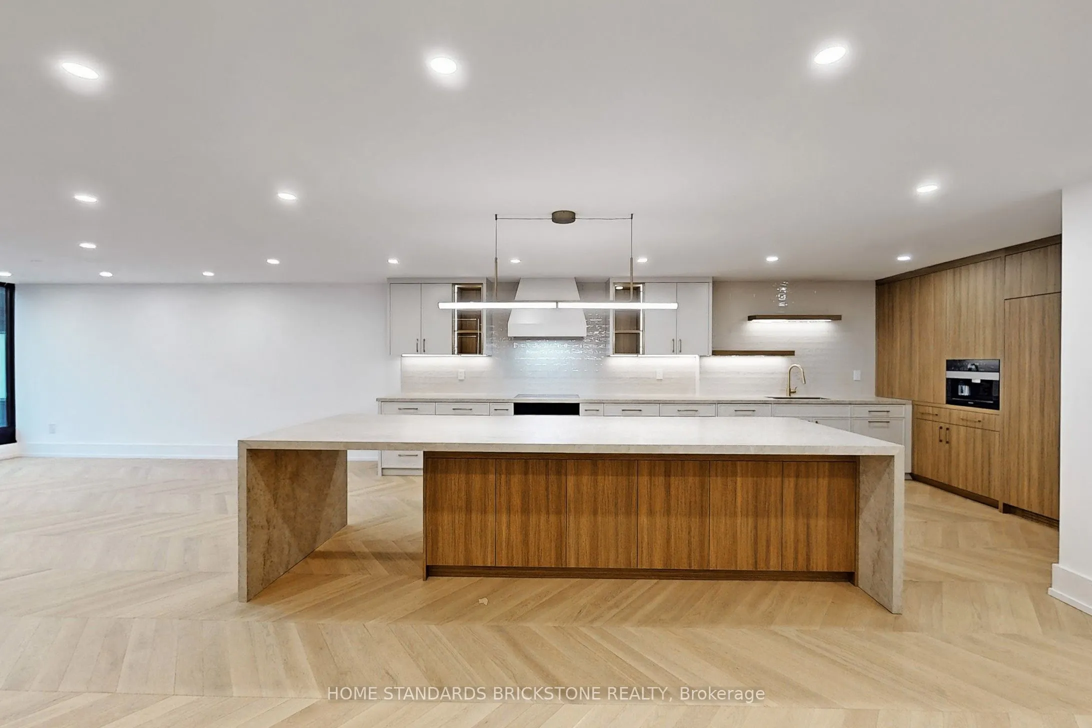 110 Bloor Street W, #1009