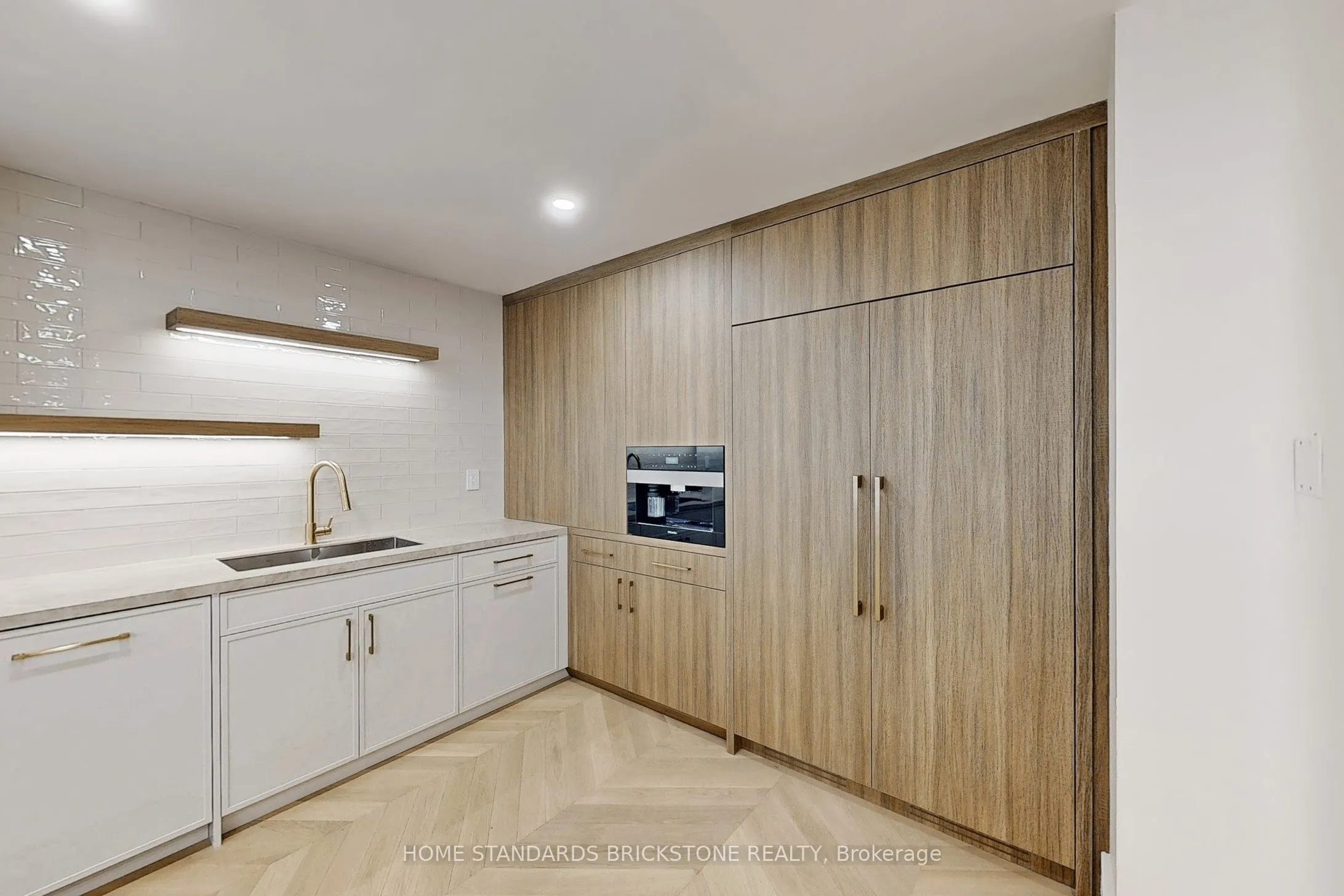 110 Bloor Street W, #1009