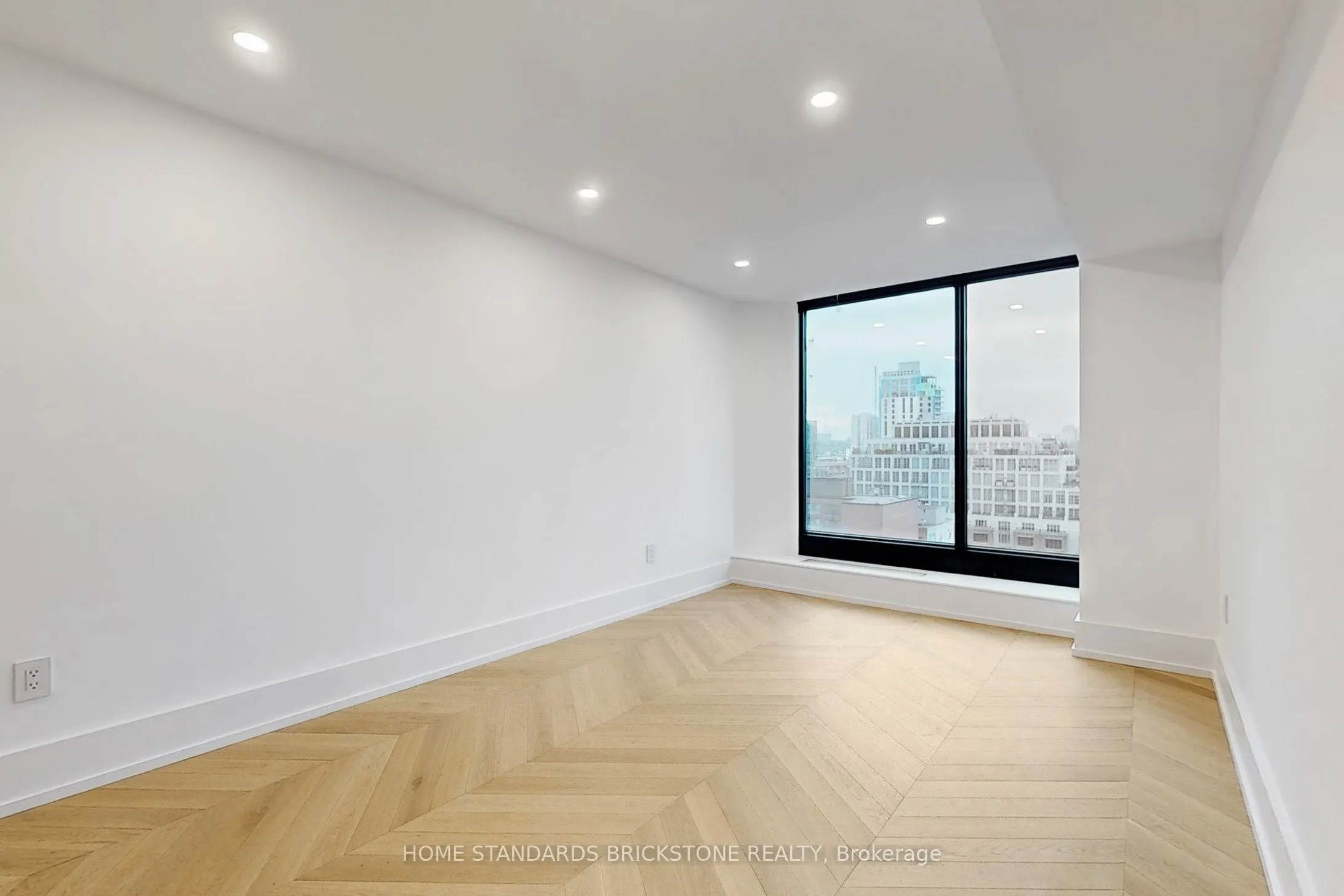 110 Bloor Street W, #1009