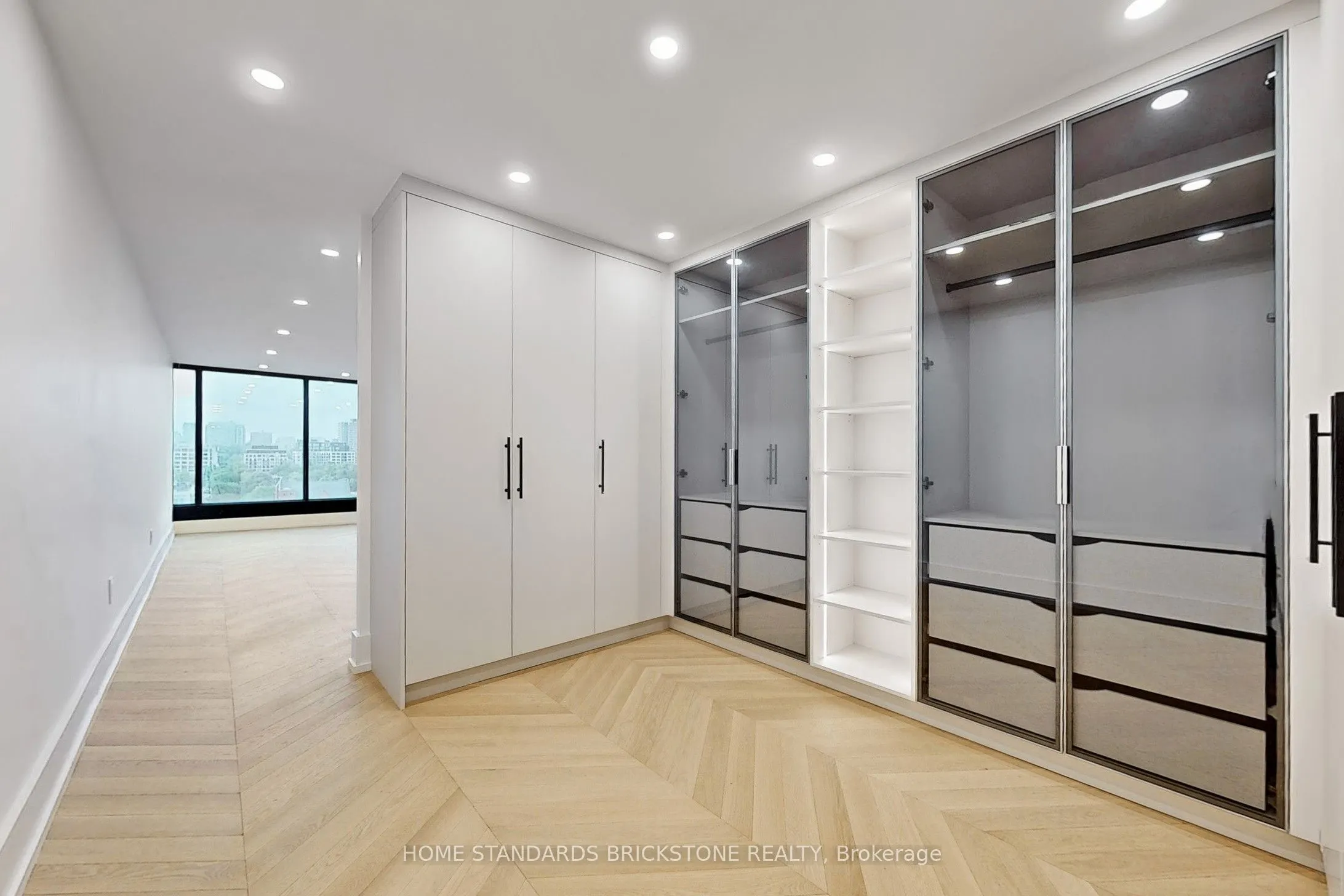 110 Bloor Street W, #1009