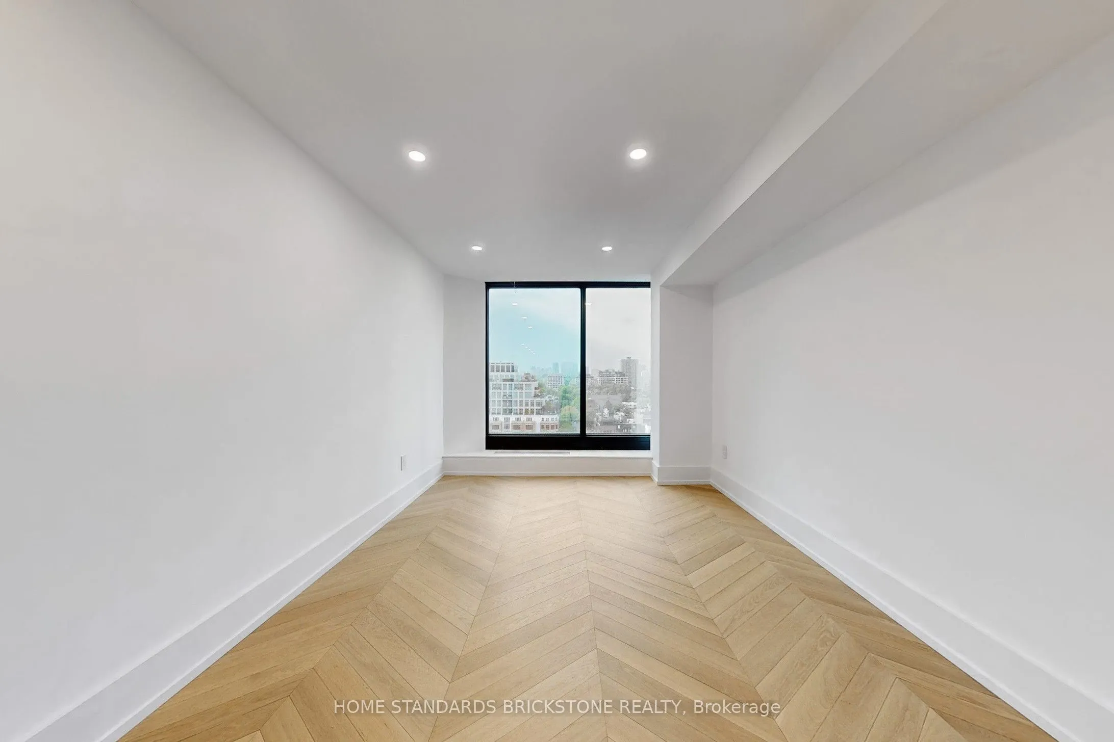 110 Bloor Street W, #1009
