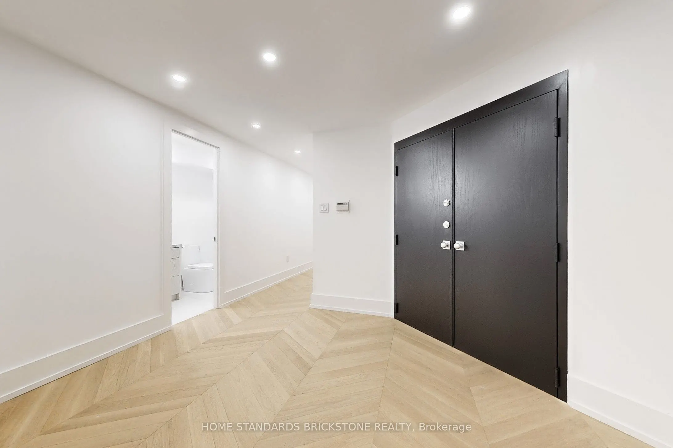 110 Bloor Street W, #1009