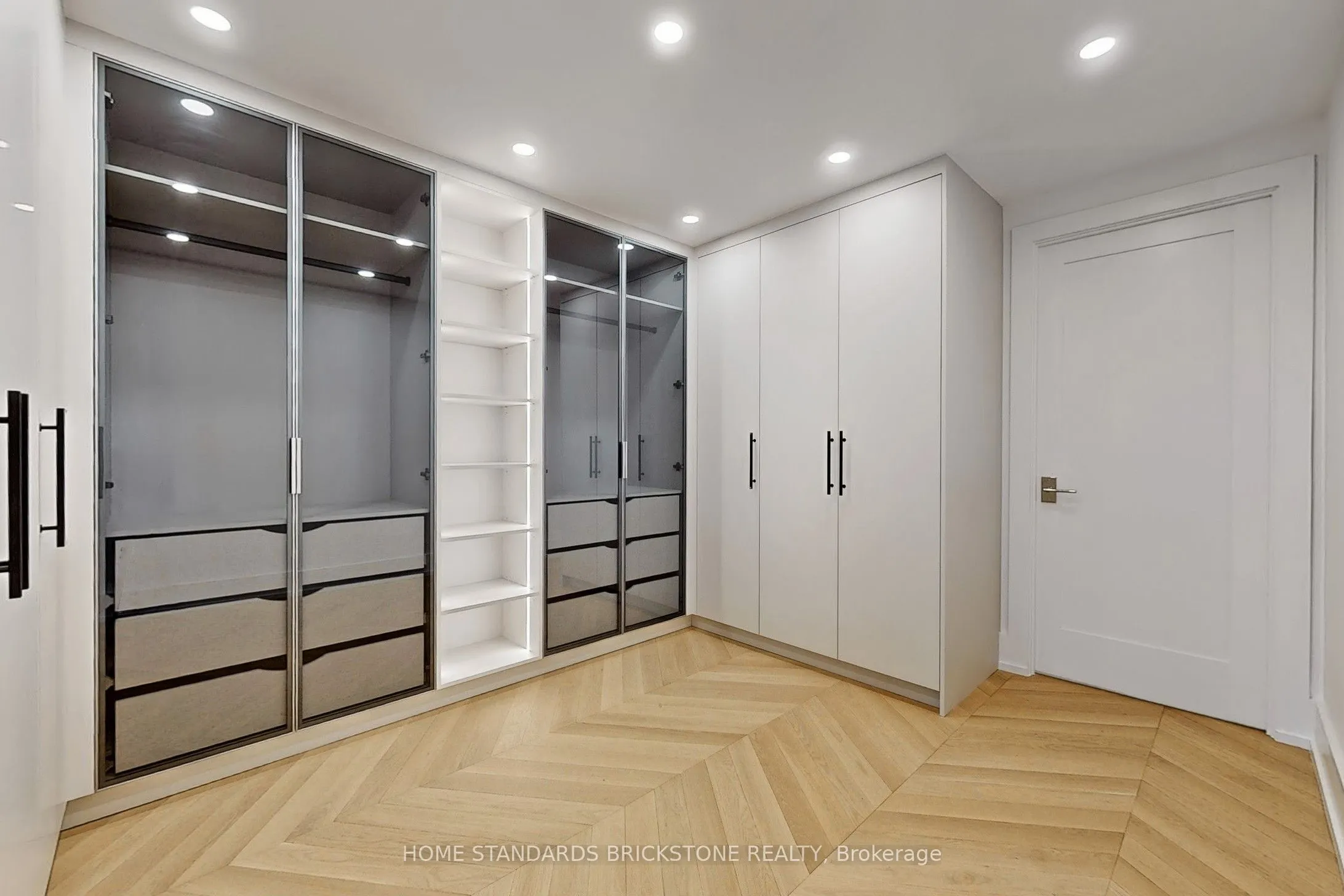 110 Bloor Street W, #1009