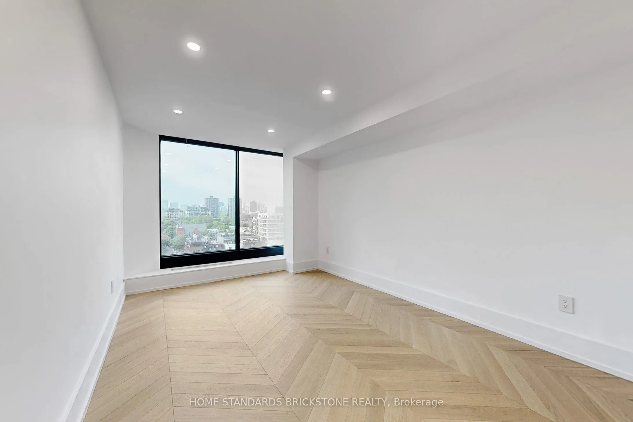 110 Bloor Street W, #1009
