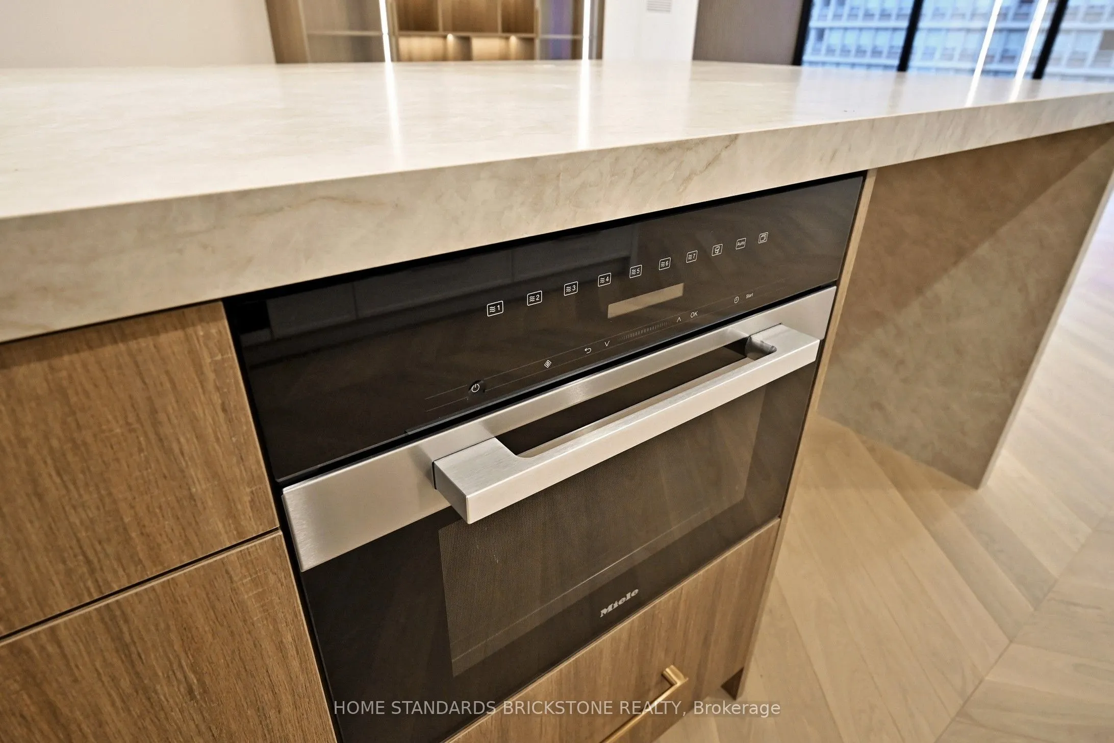 110 Bloor Street W, #1009
