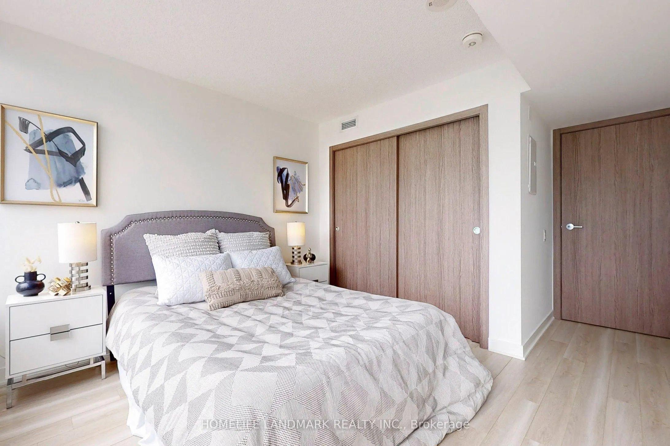 17 Bathurst Street, #2712