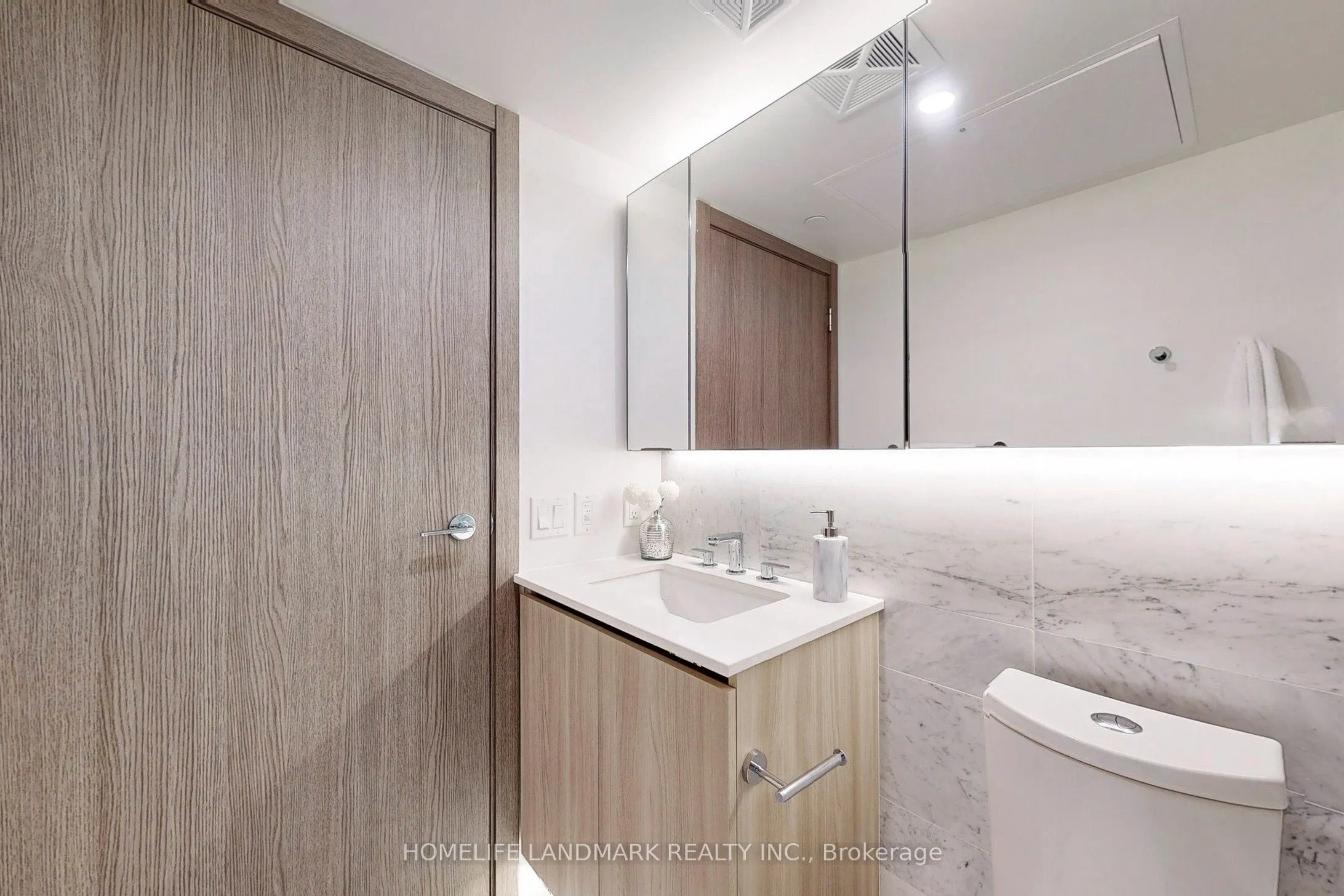 17 Bathurst Street, #2712