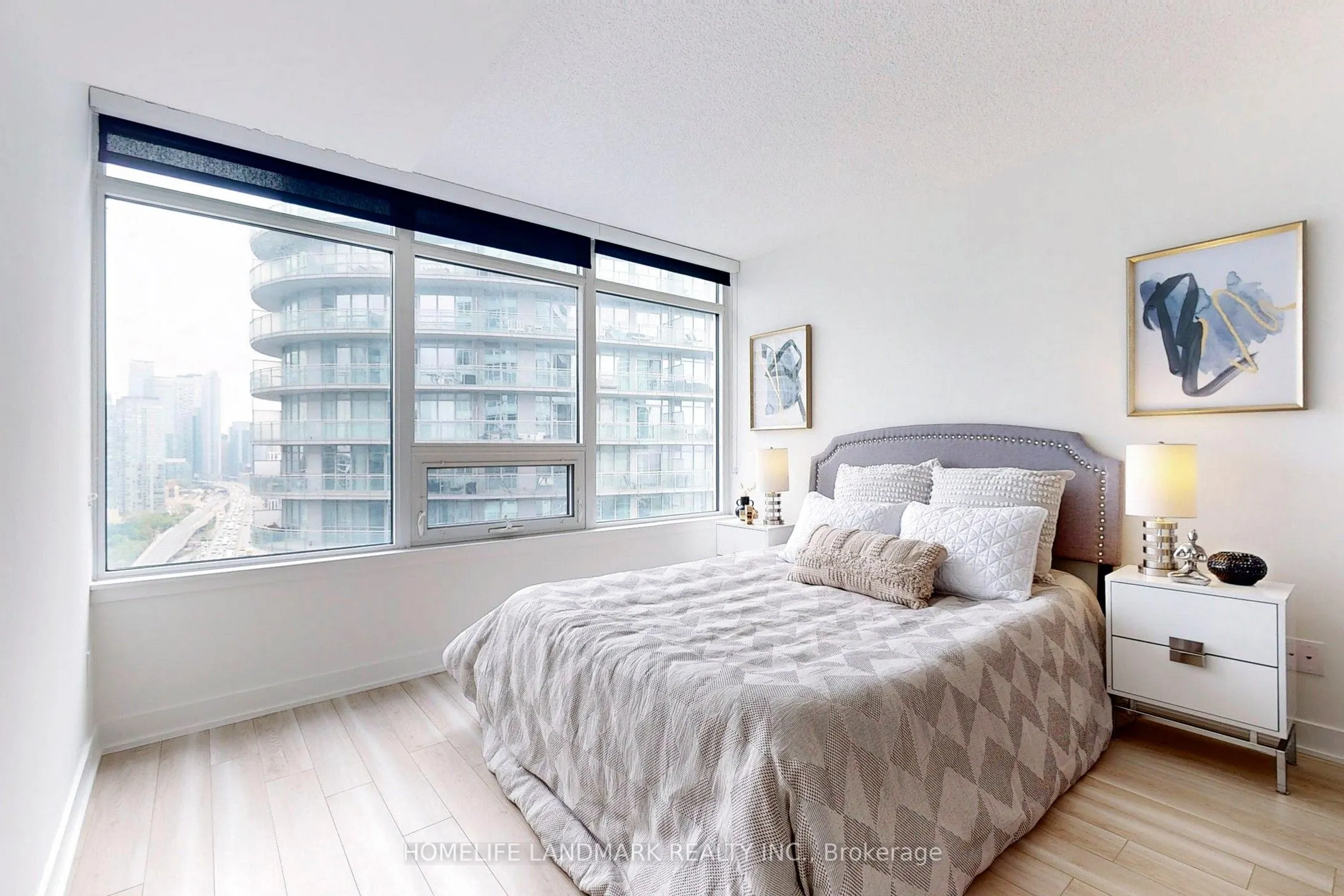 17 Bathurst Street, #2712