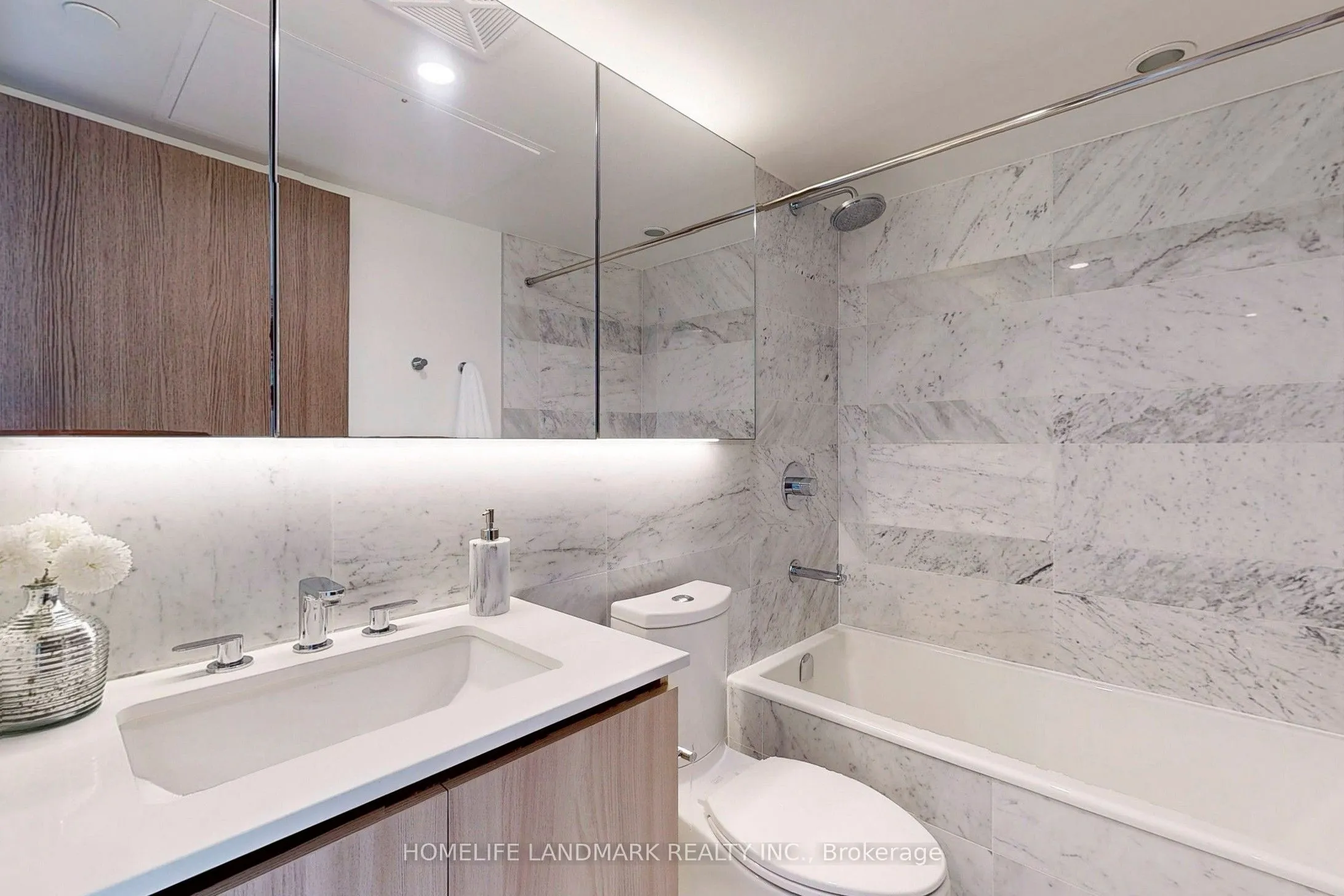 17 Bathurst Street, #2712