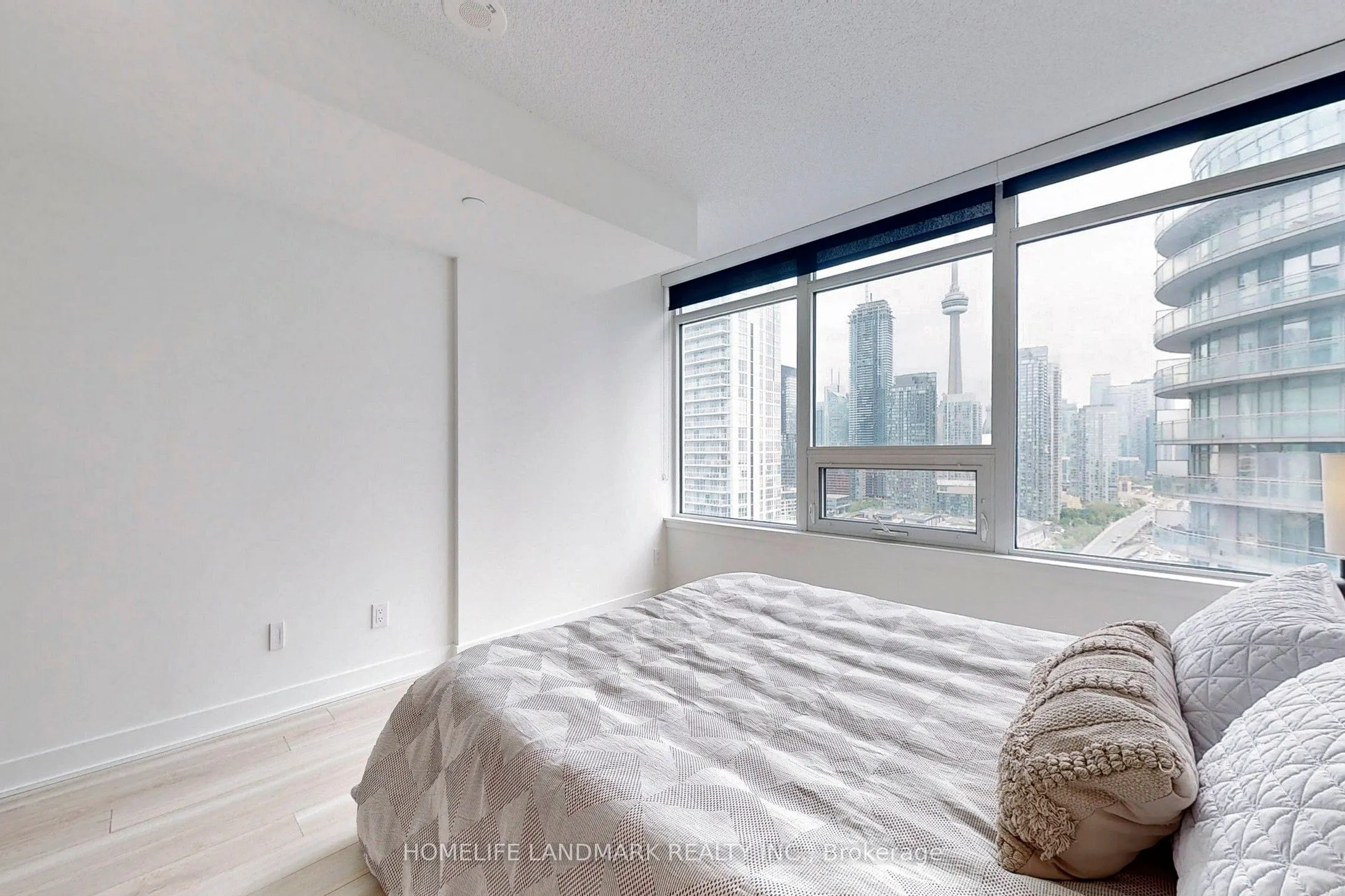 17 Bathurst Street, #2712