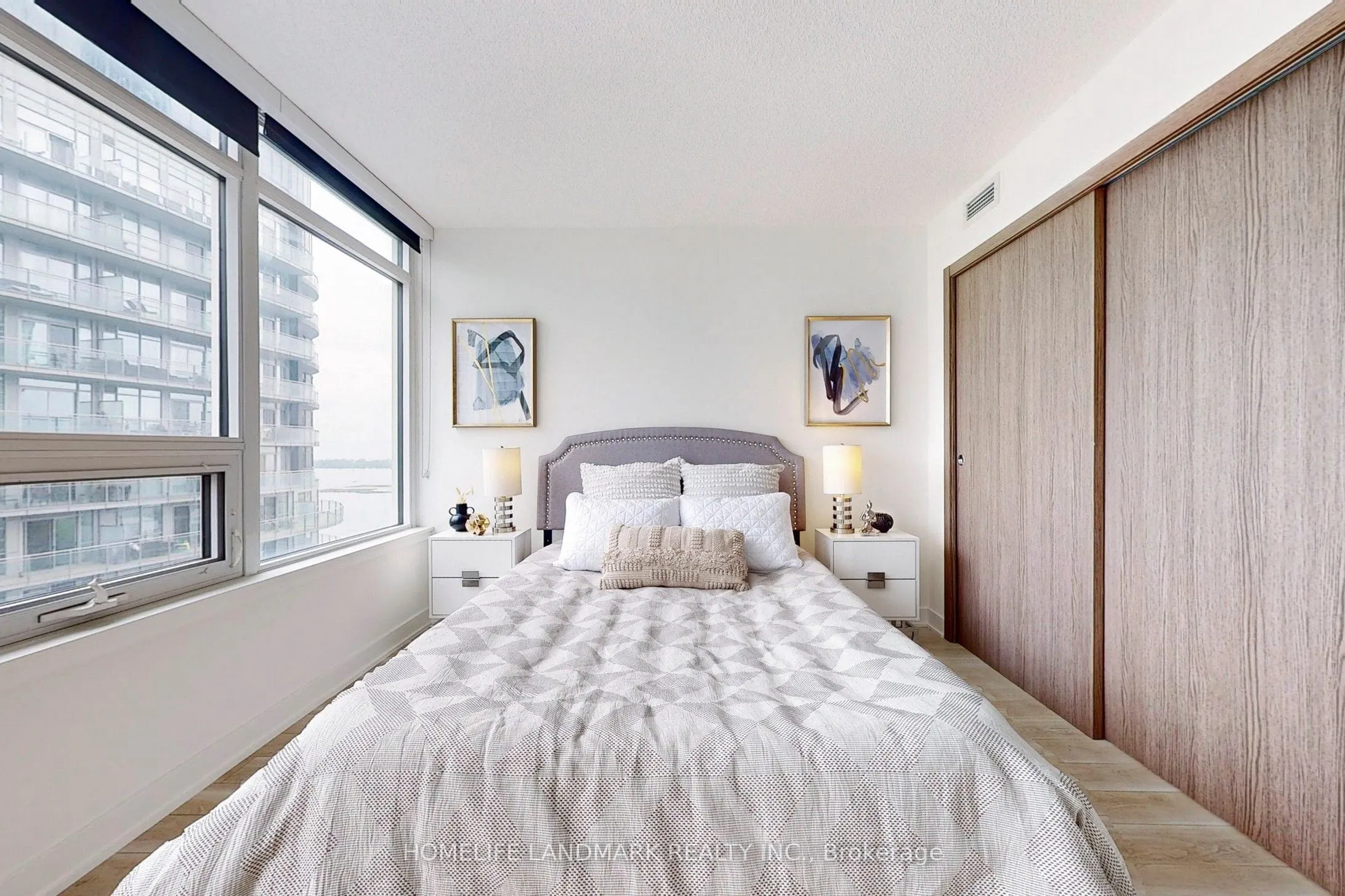 17 Bathurst Street, #2712