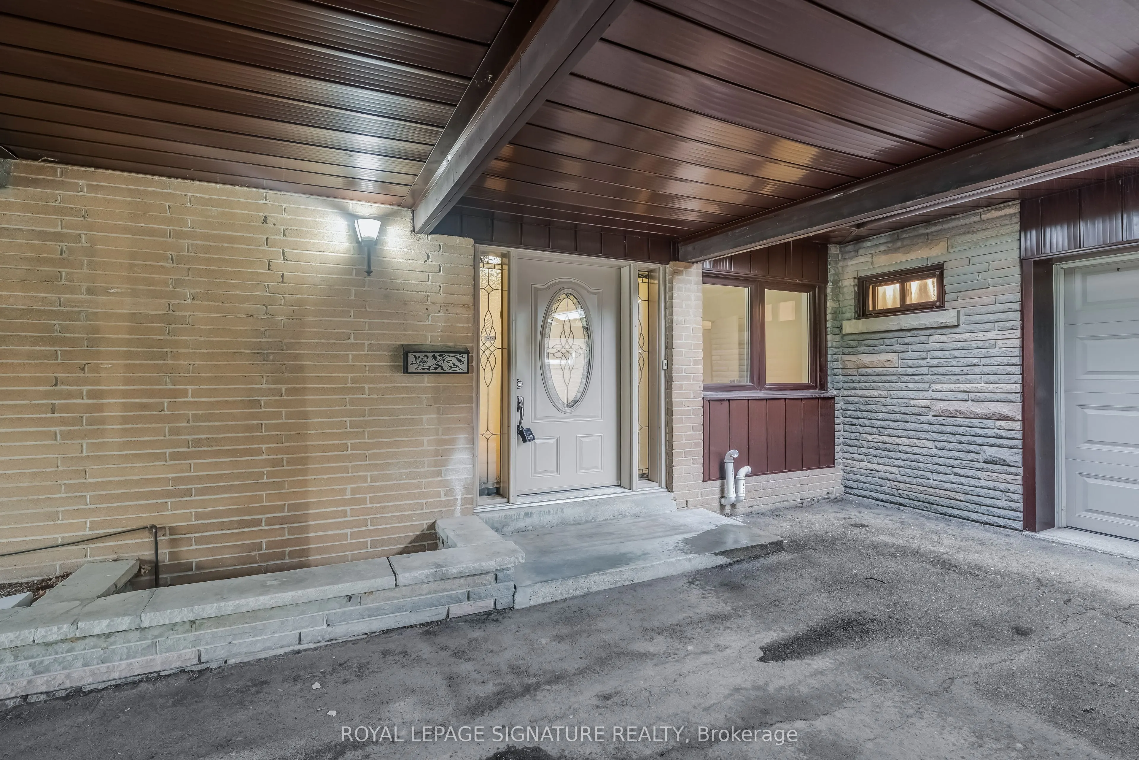 23 Palomino Crescent
