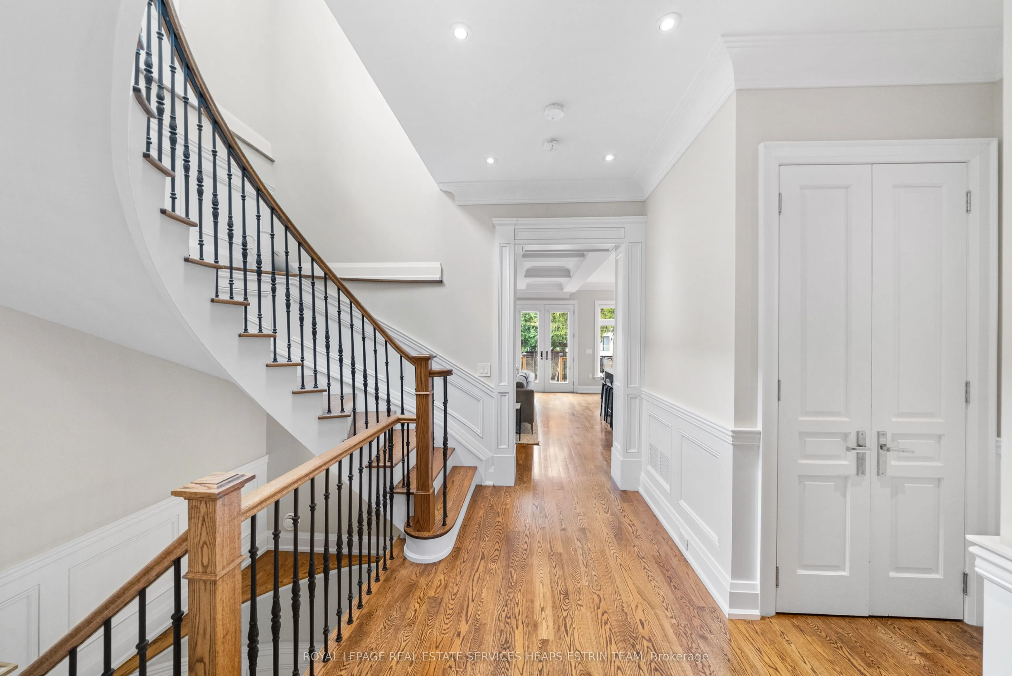 565 Broadway Avenue