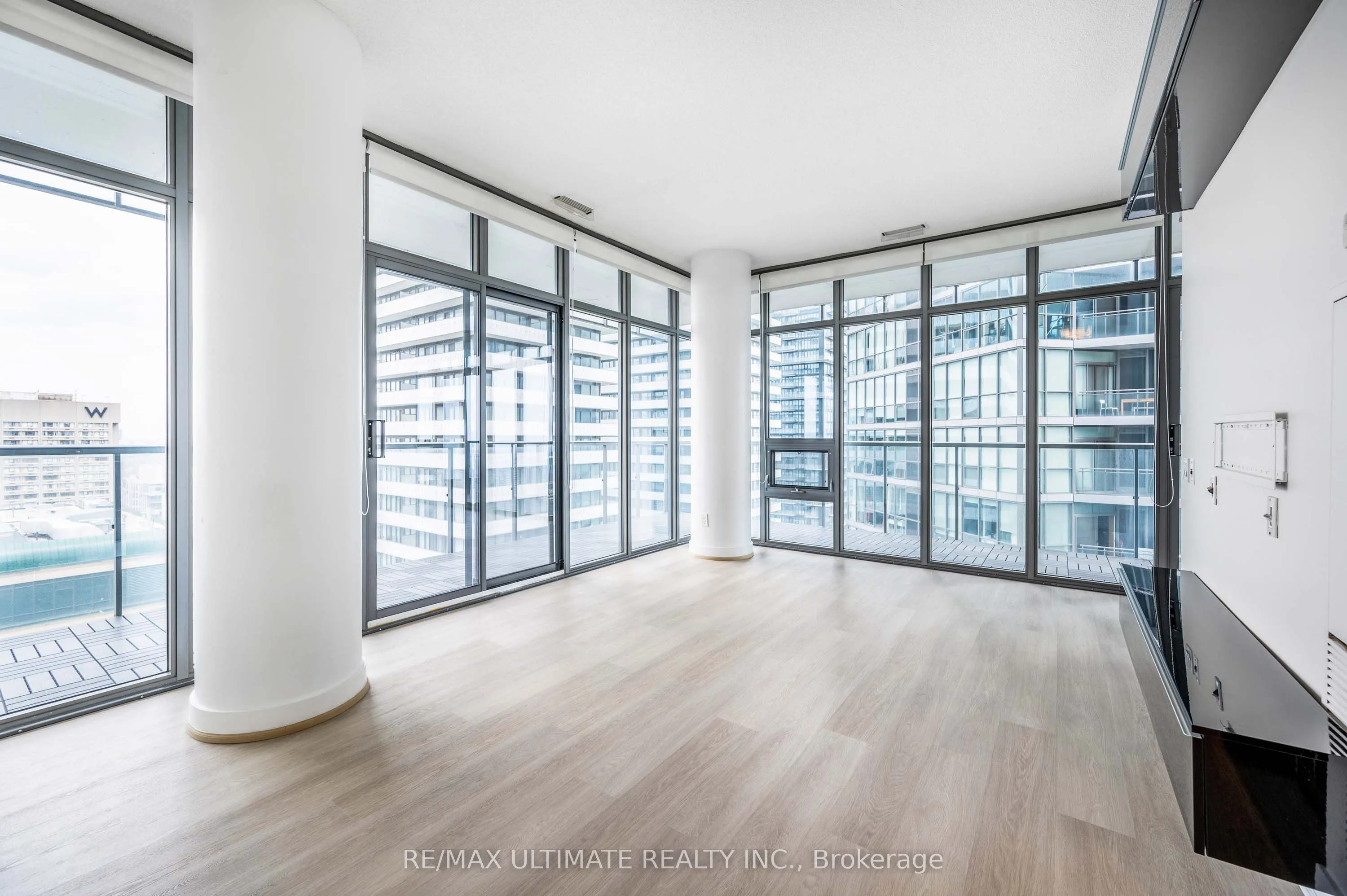 33 Charles Street E, #3808