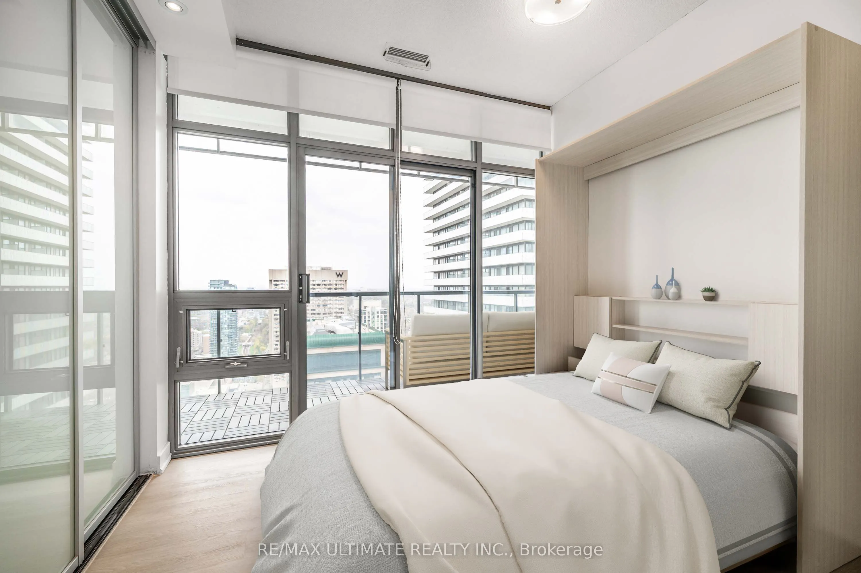 33 Charles Street E, #3808