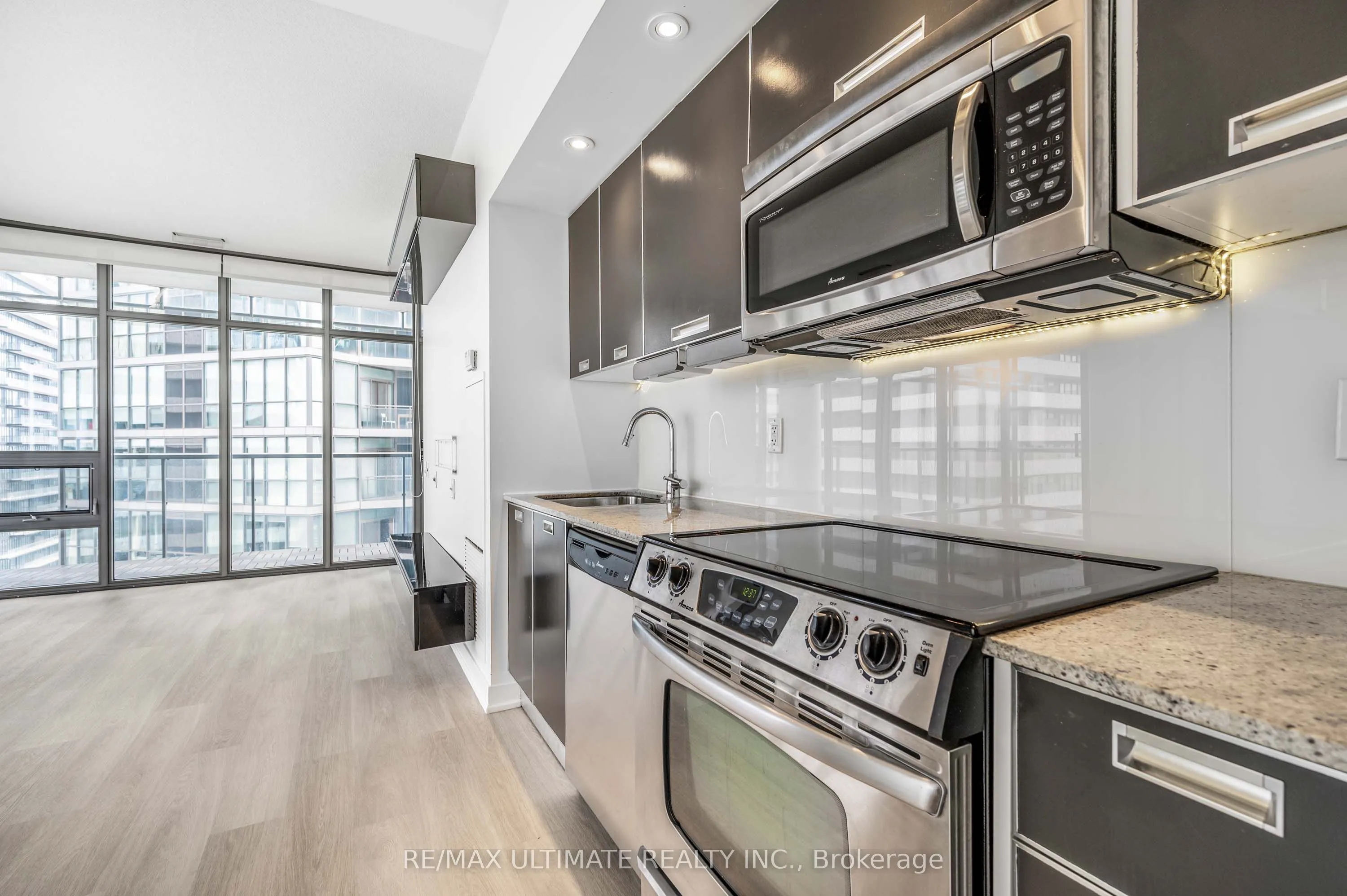 33 Charles Street E, #3808