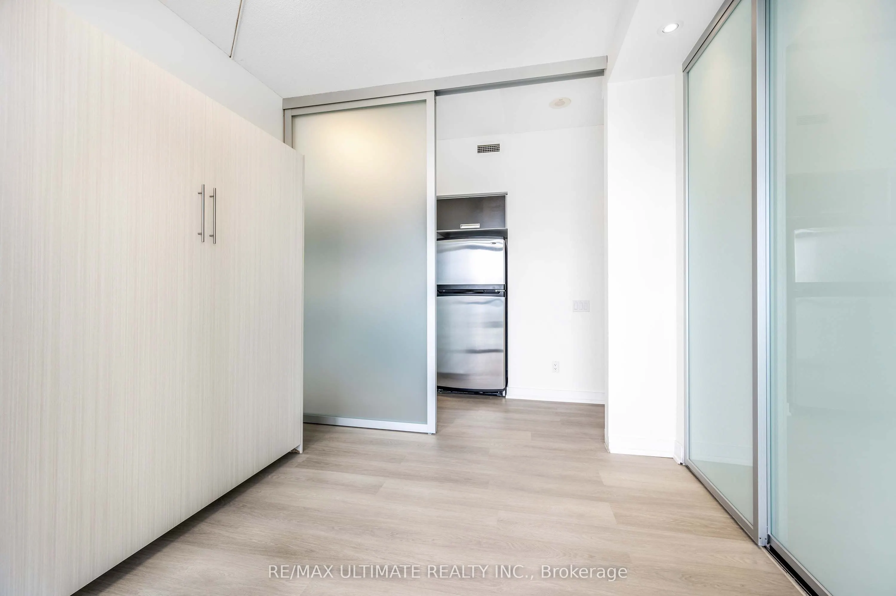 33 Charles Street E, #3808