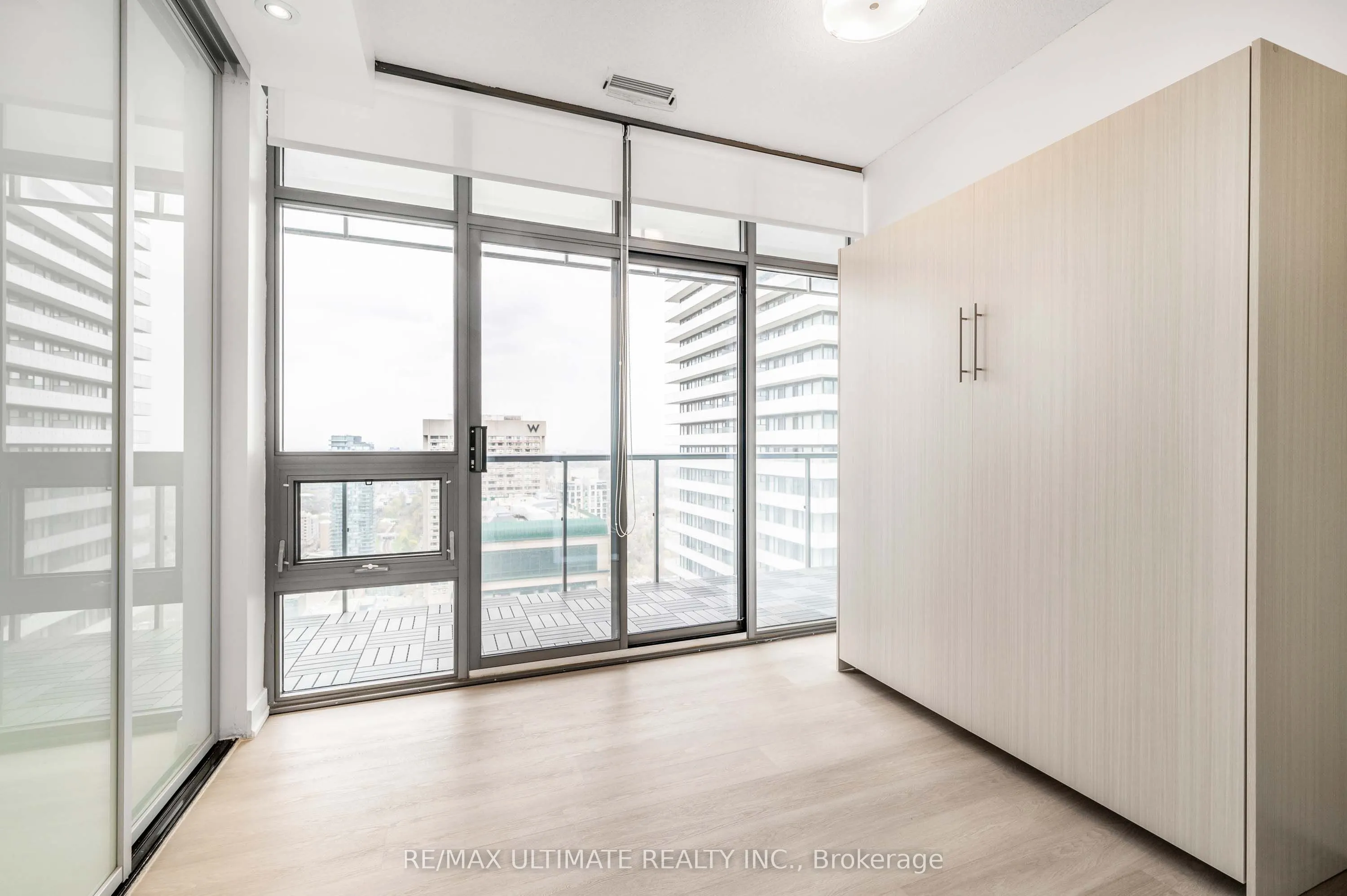 33 Charles Street E, #3808