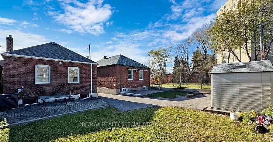 739 Vaughan Road