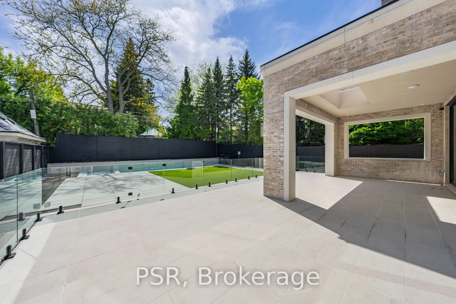 228 Dunvegan Road