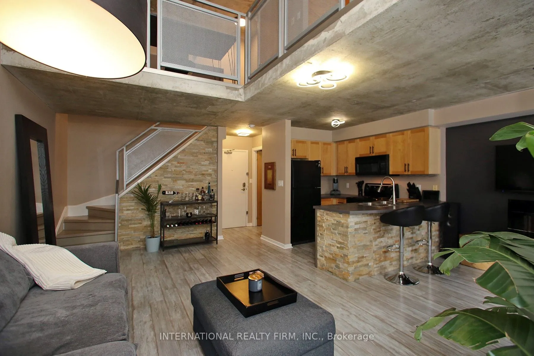 800 King Street W, #408