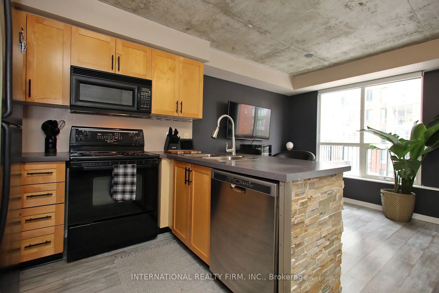 800 King Street W, #408