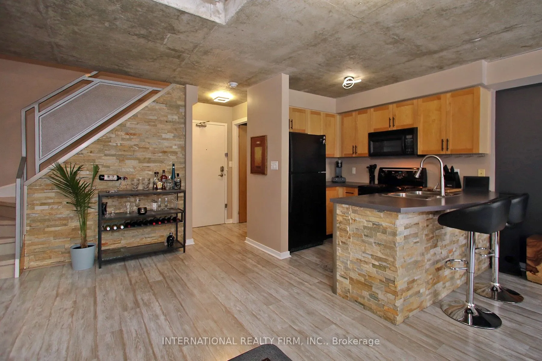 800 King Street W, #408