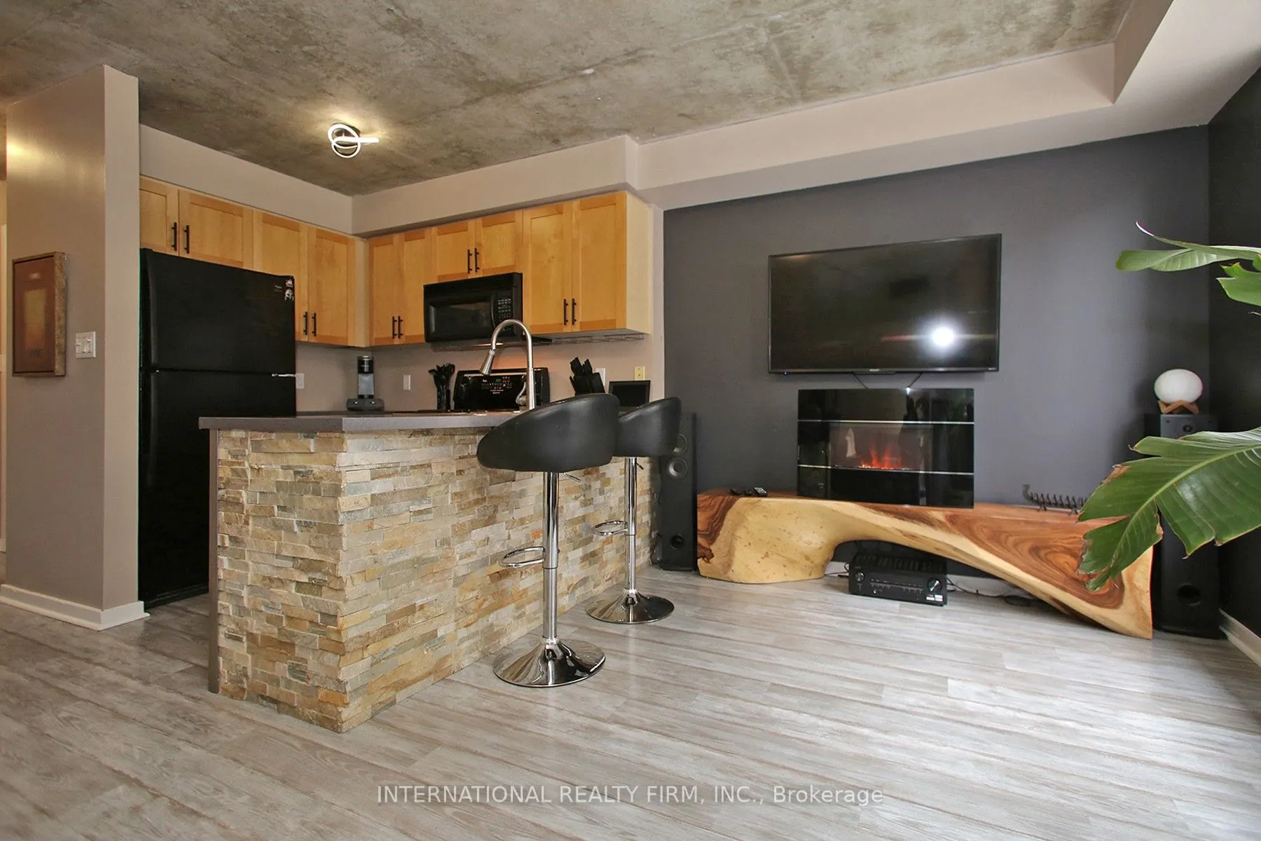 800 King Street W, #408