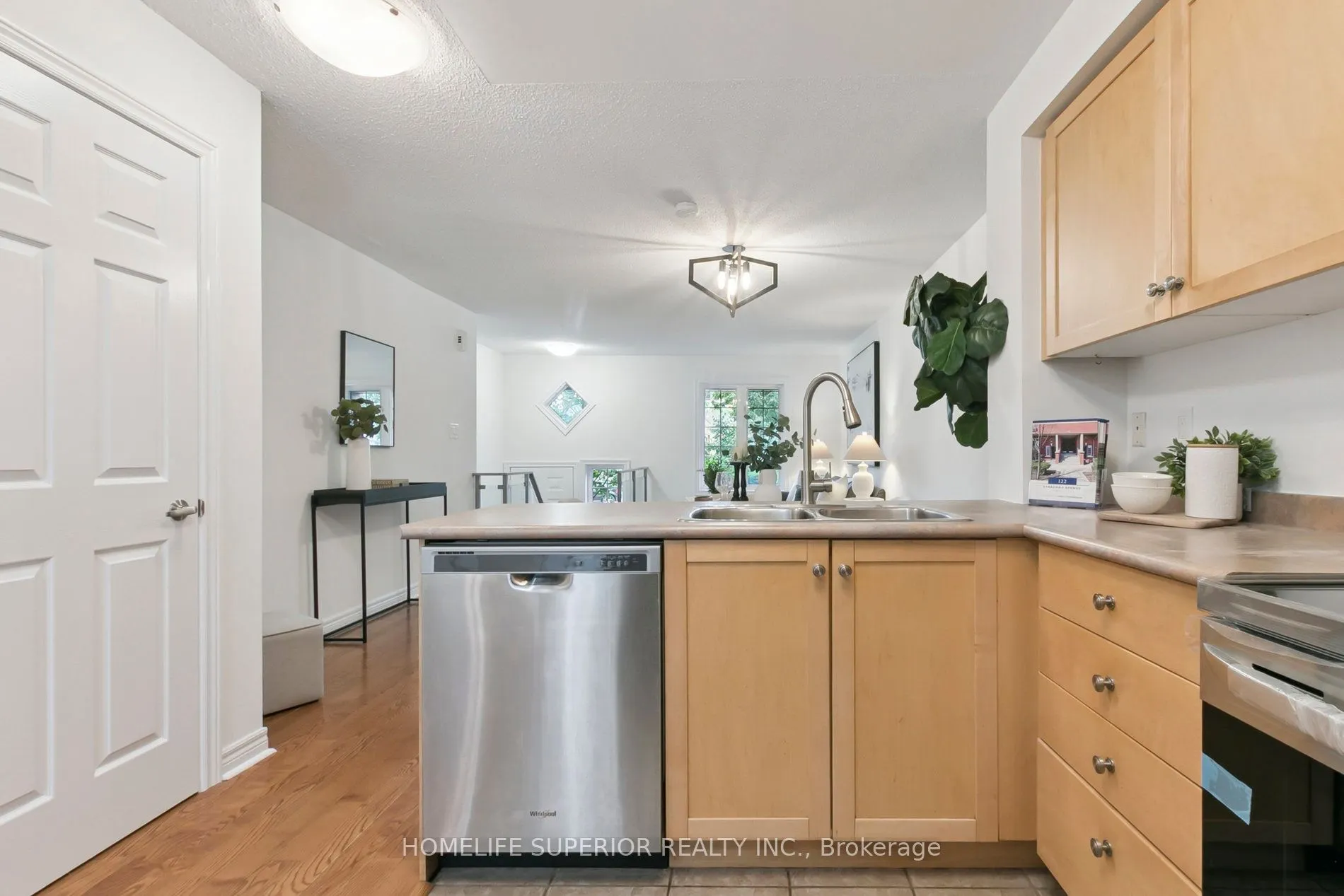 122 Strachan Avenue, #1