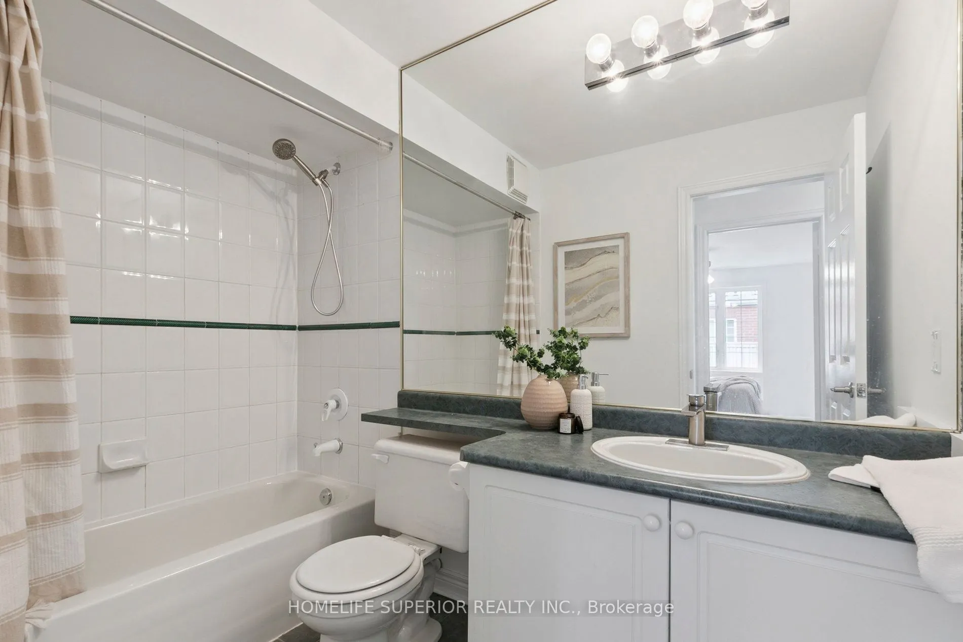 122 Strachan Avenue, #1