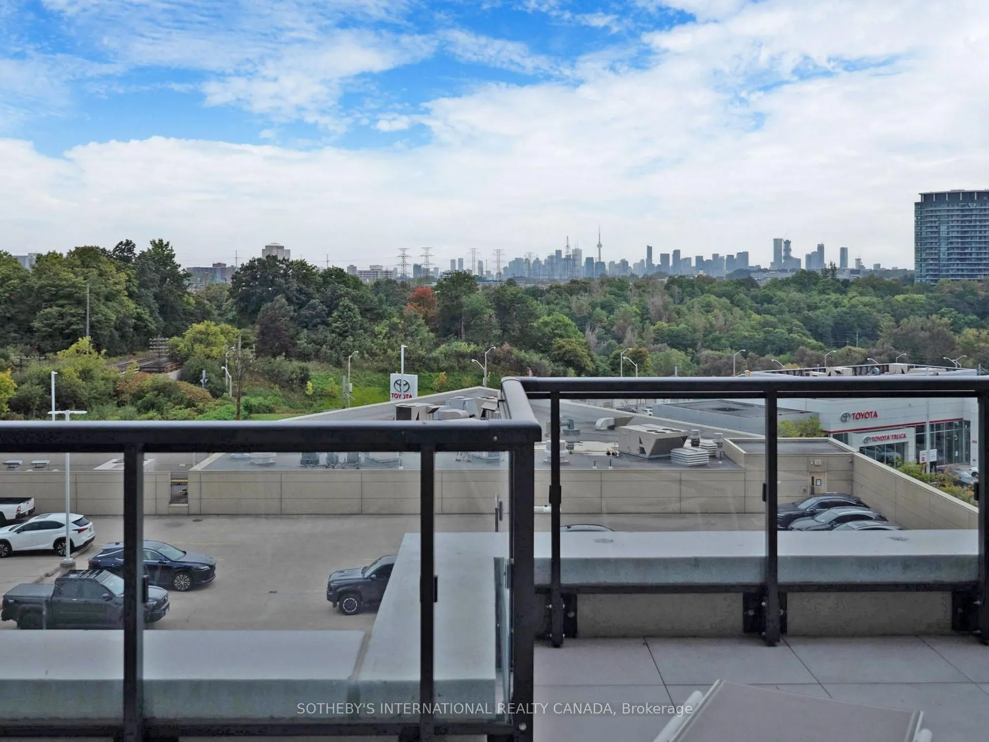 30 Inn On the Park Drive, #518
