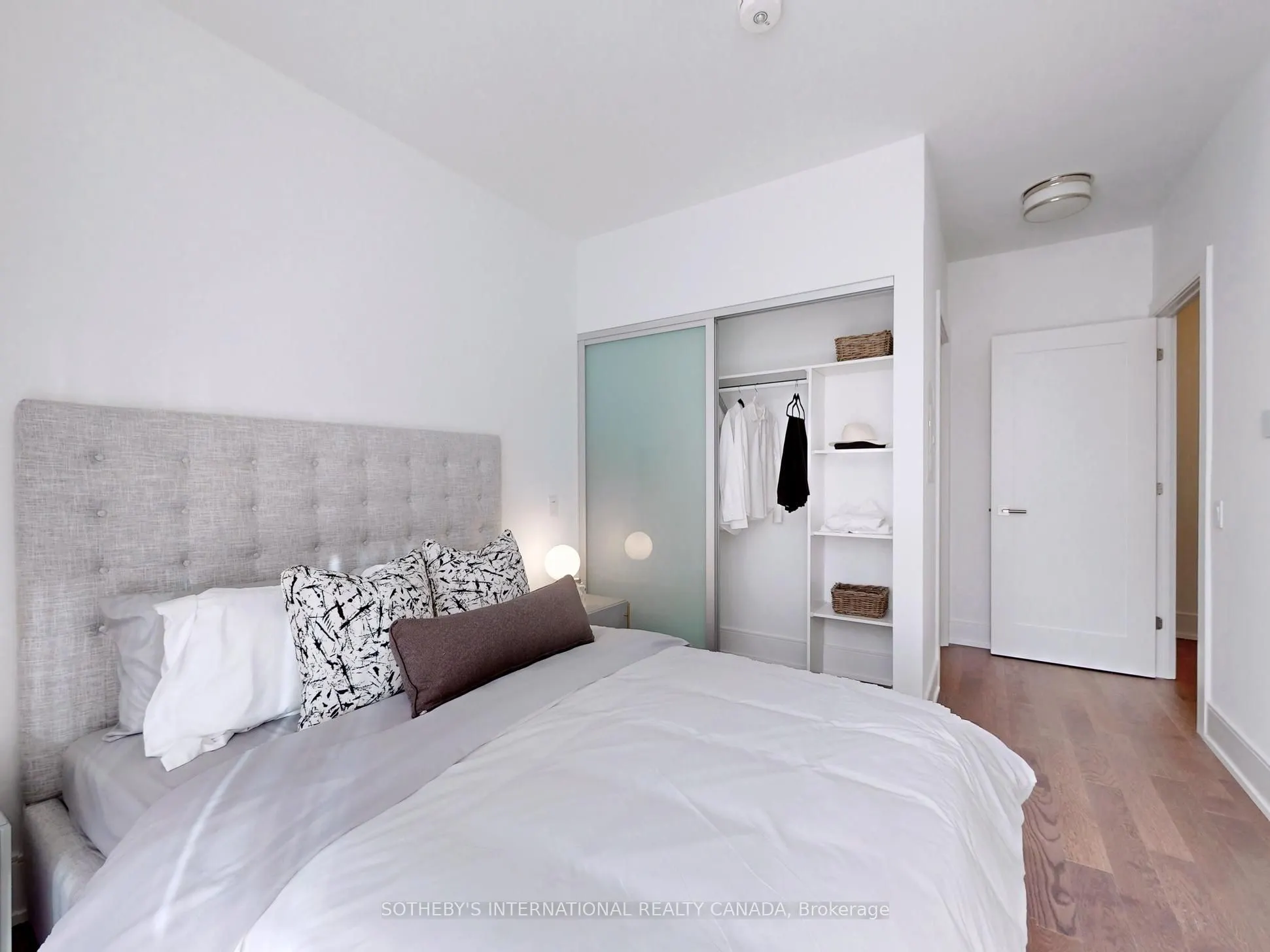 30 Inn On the Park Drive, #518
