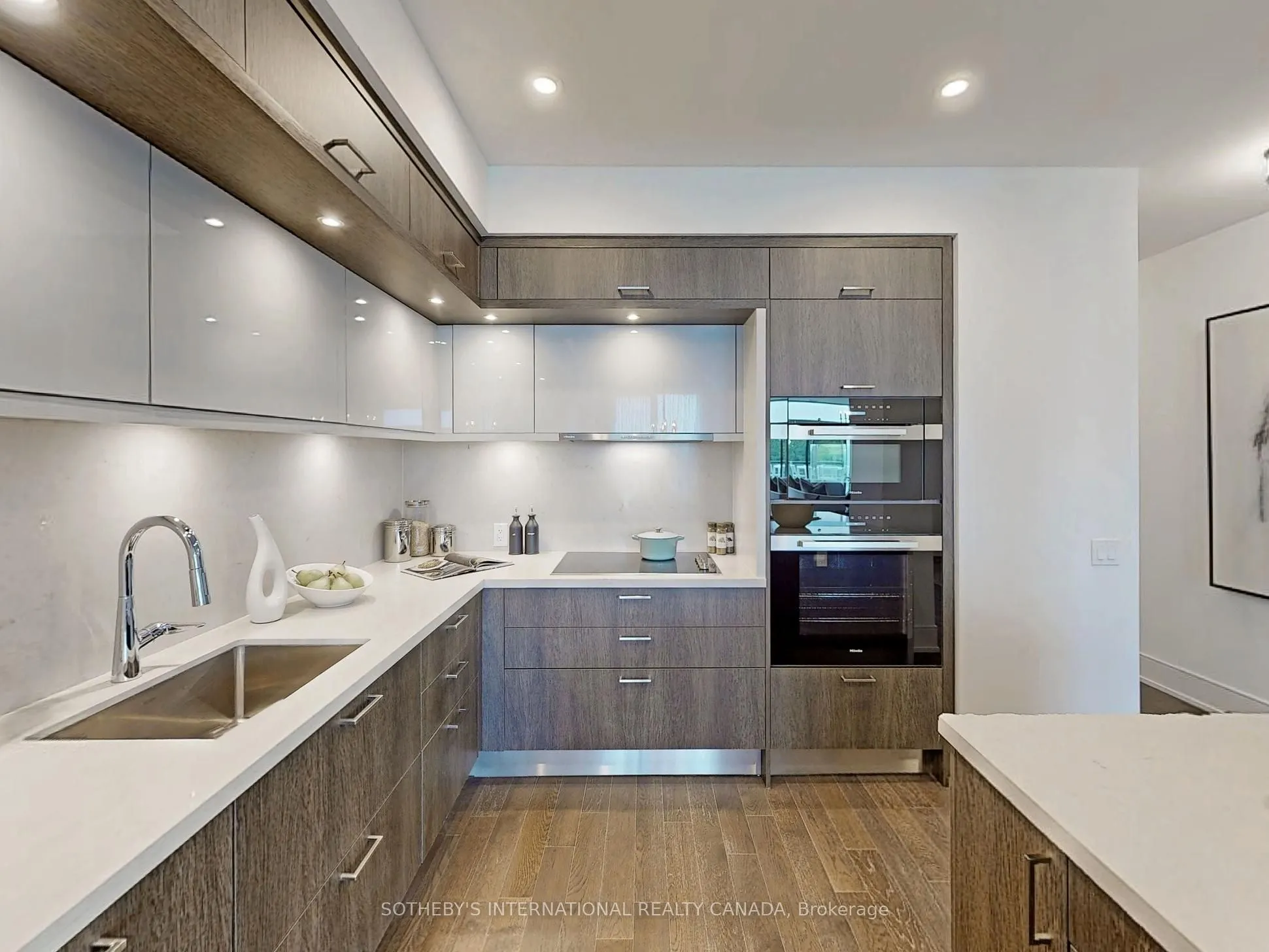 30 Inn On the Park Drive, #518