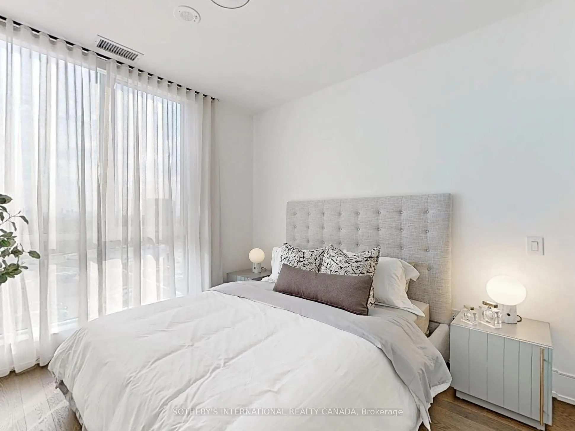 30 Inn On the Park Drive, #518