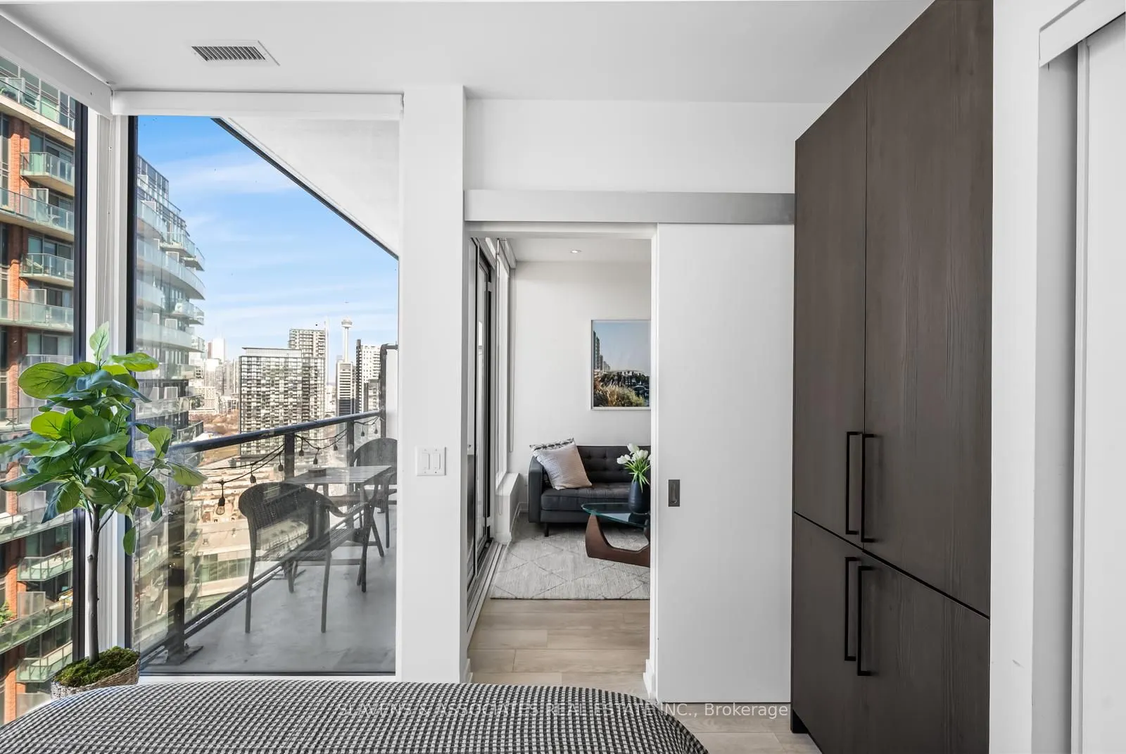135 East Liberty Street, #2406