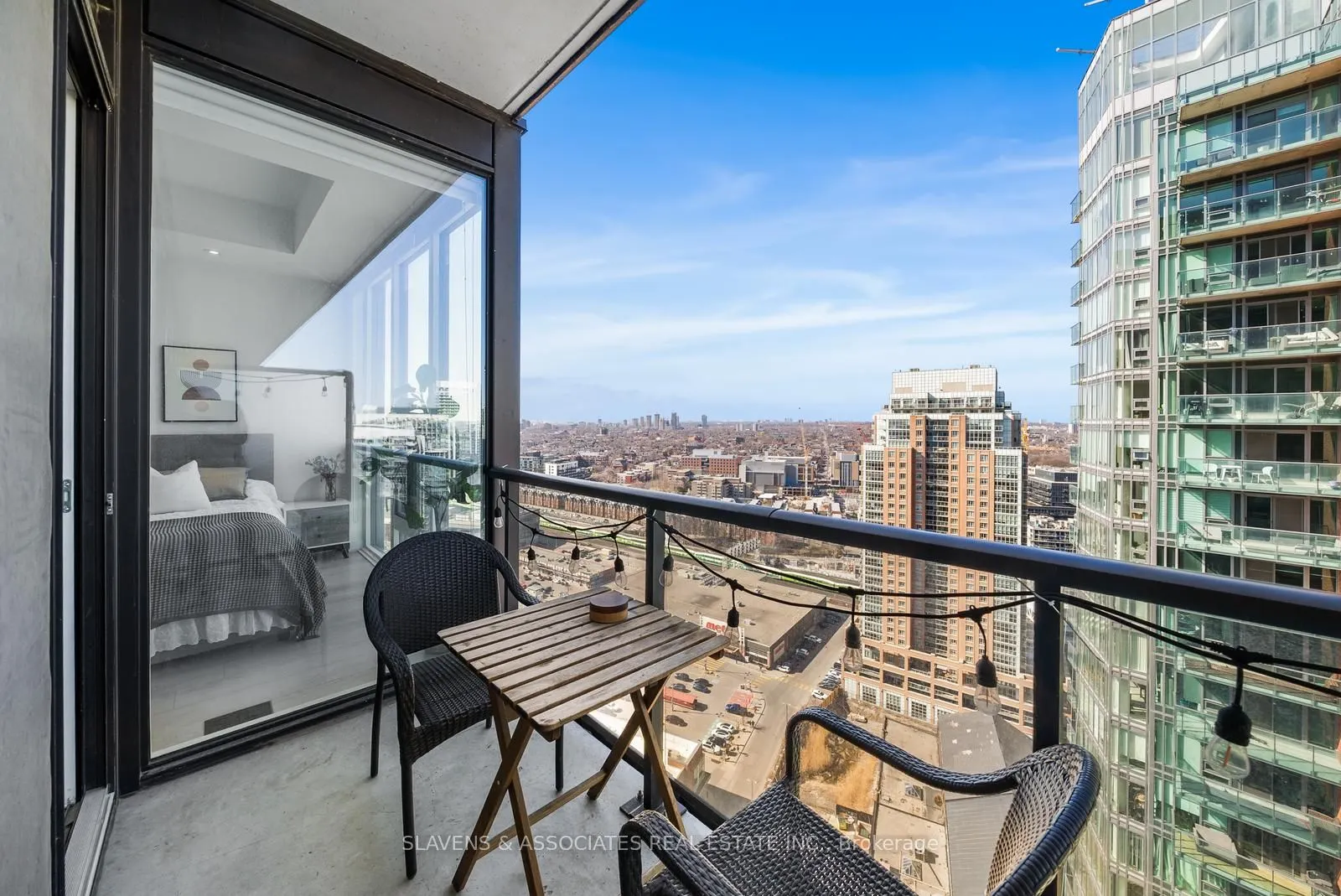 135 East Liberty Street, #2406