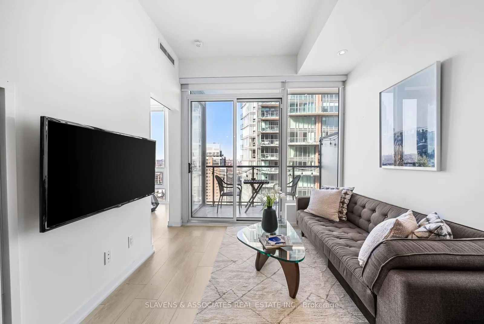 135 East Liberty Street, #2406