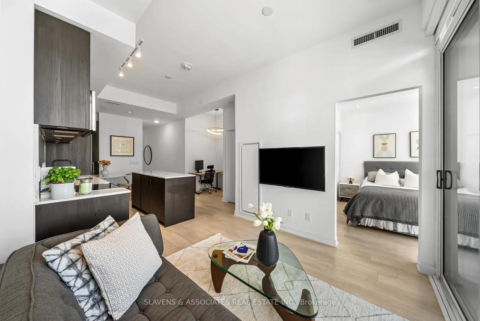 135 East Liberty Street, #2406