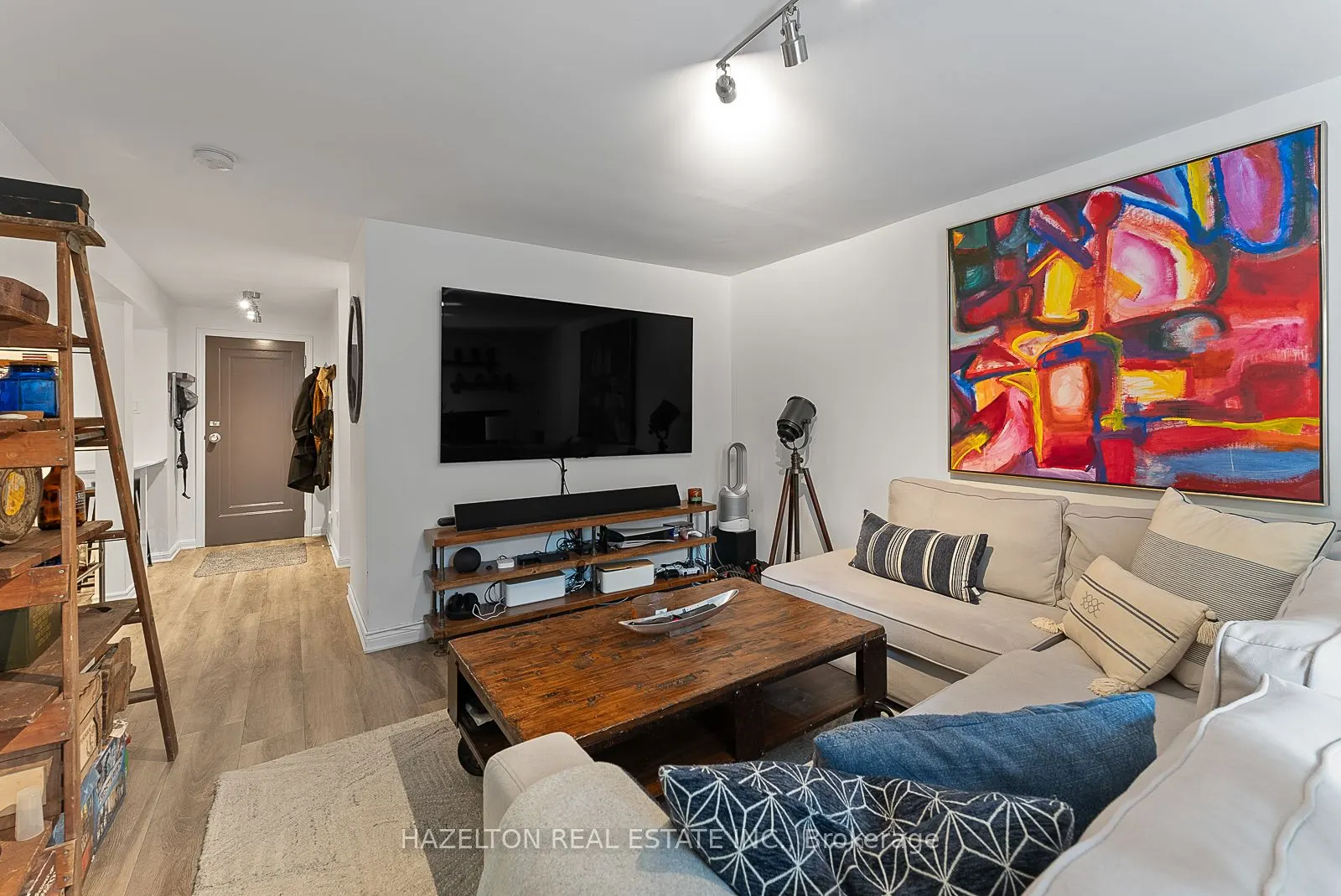 9 Clarendon Avenue, #A